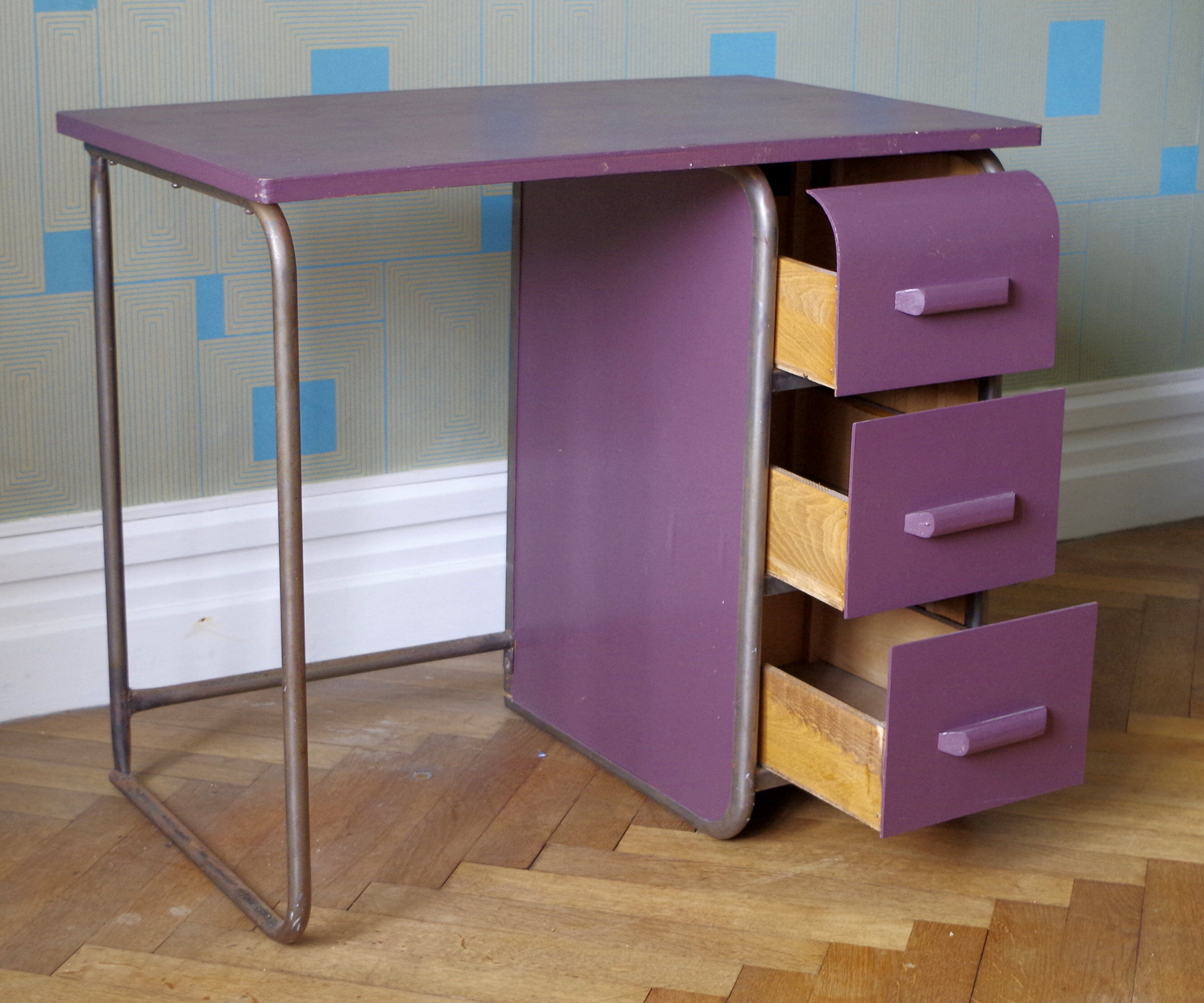 Industrial office in wood and metal