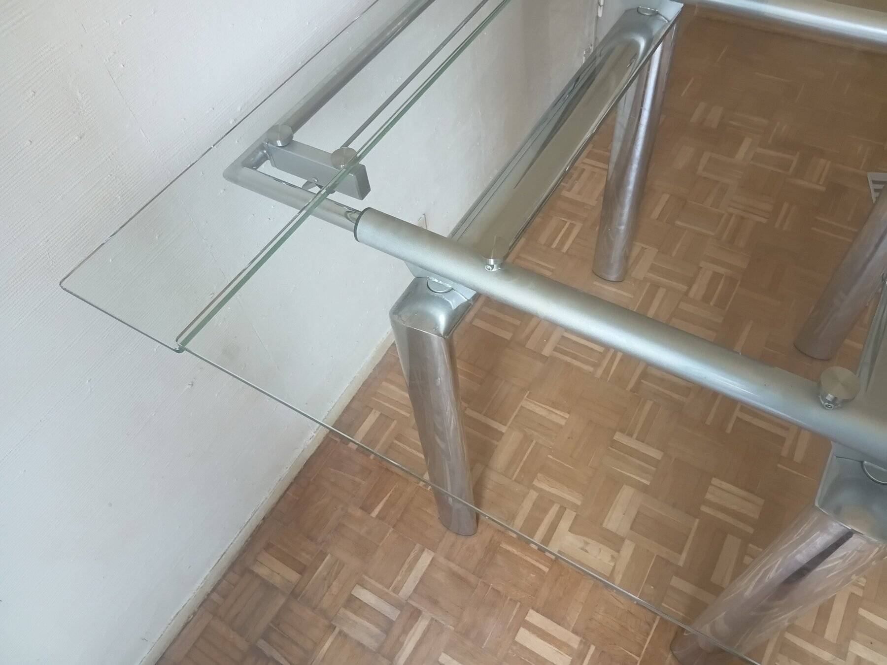 High table with tempered glass and chrome base.