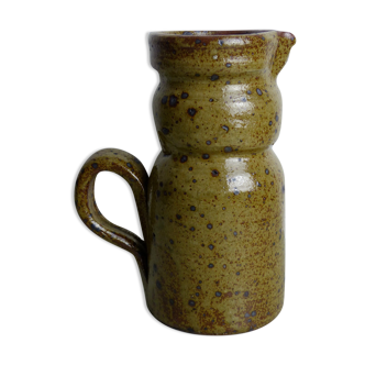 Pitcher in sandstone pyrity khaki