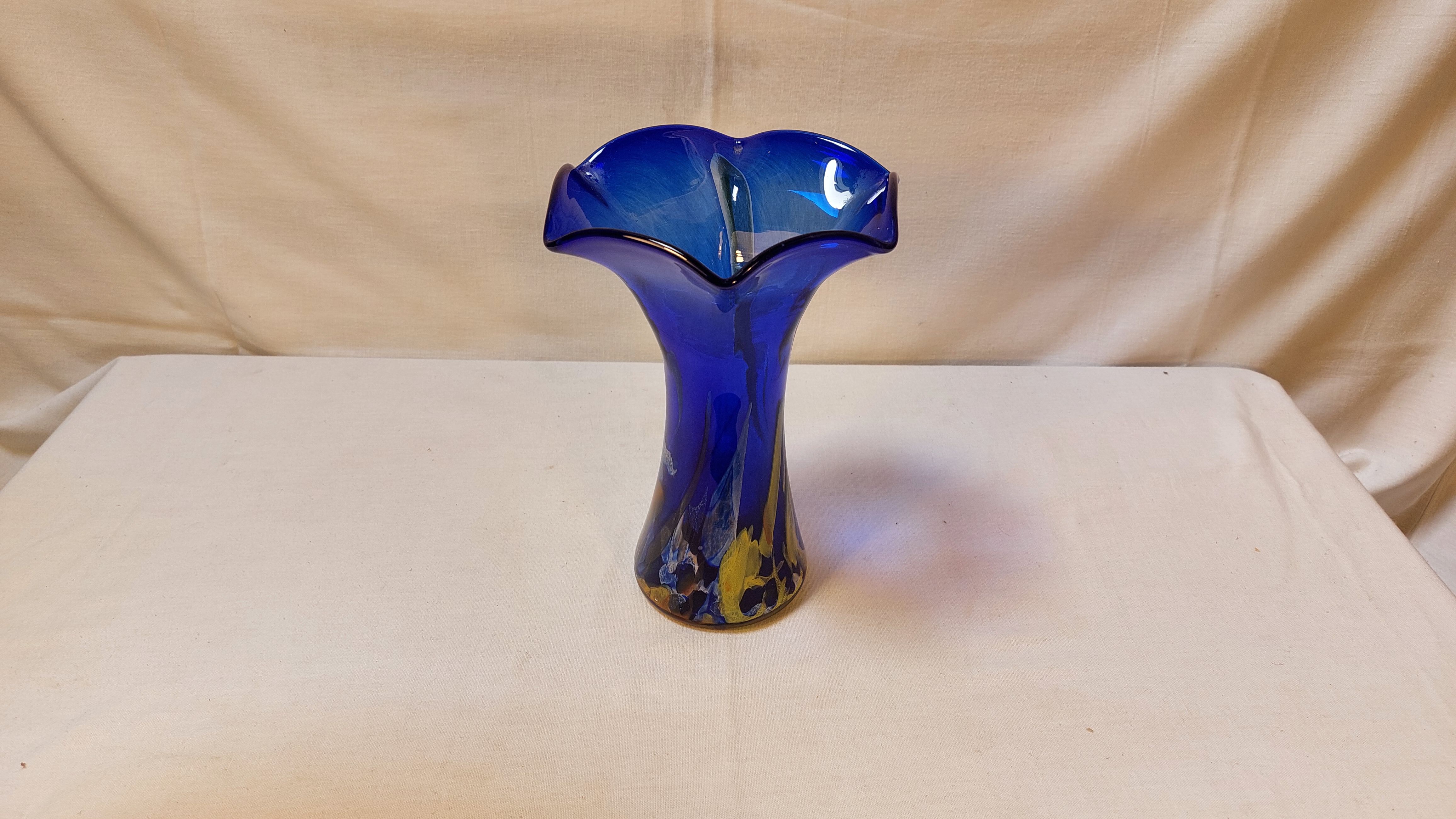 Vase Tulipe vintage en verre d'art soufflé à la main bleu Cobalt style Murano