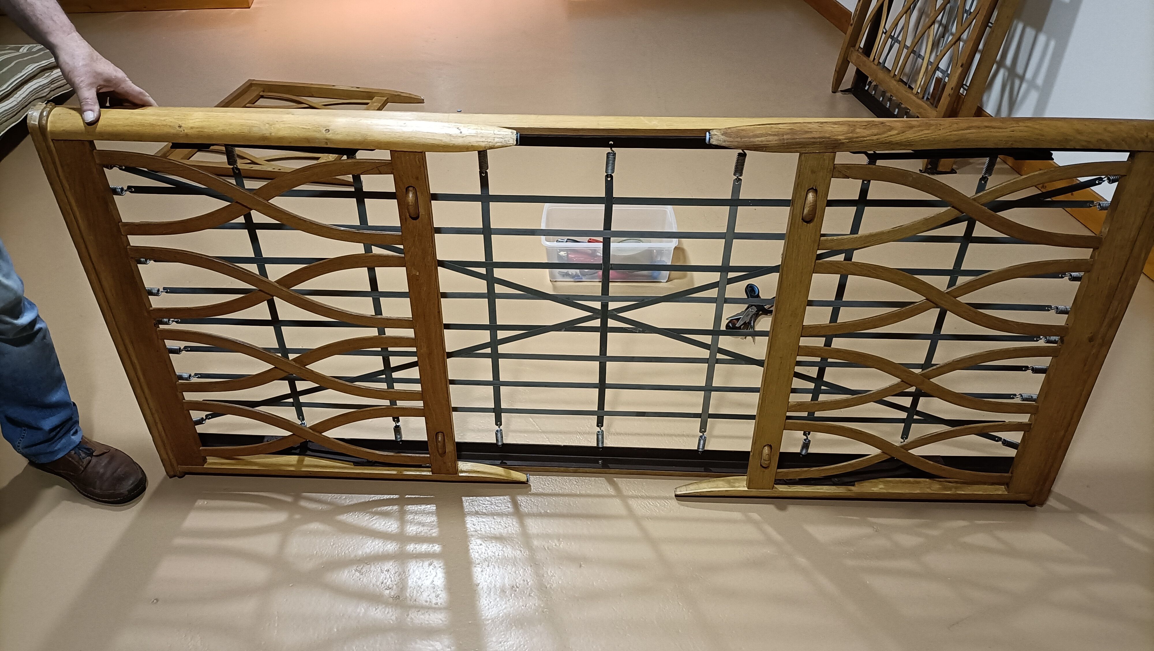 Vintage pull-out beds with cross-beams