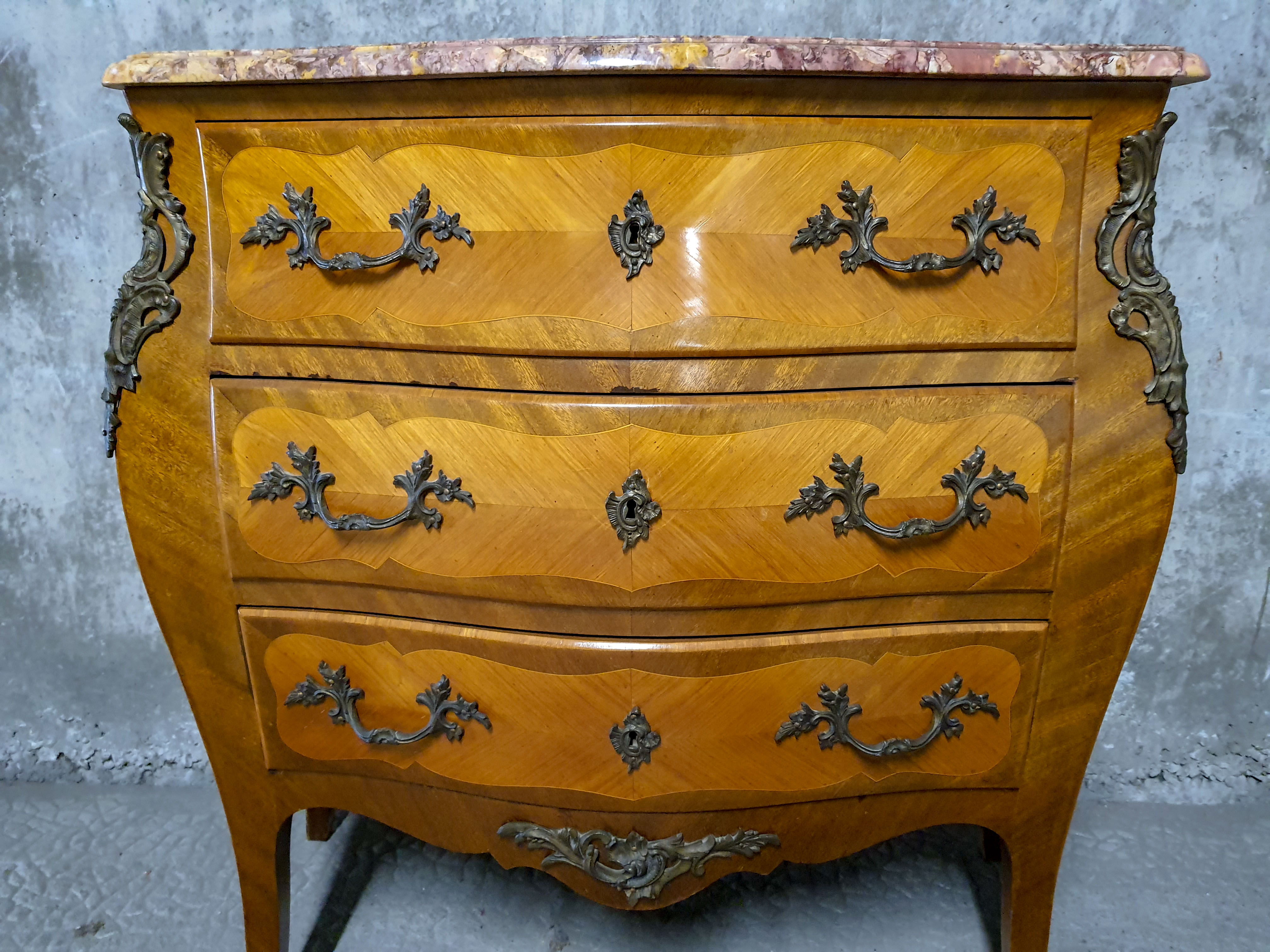 Small Louis XV dresser in marquetry and pink marble