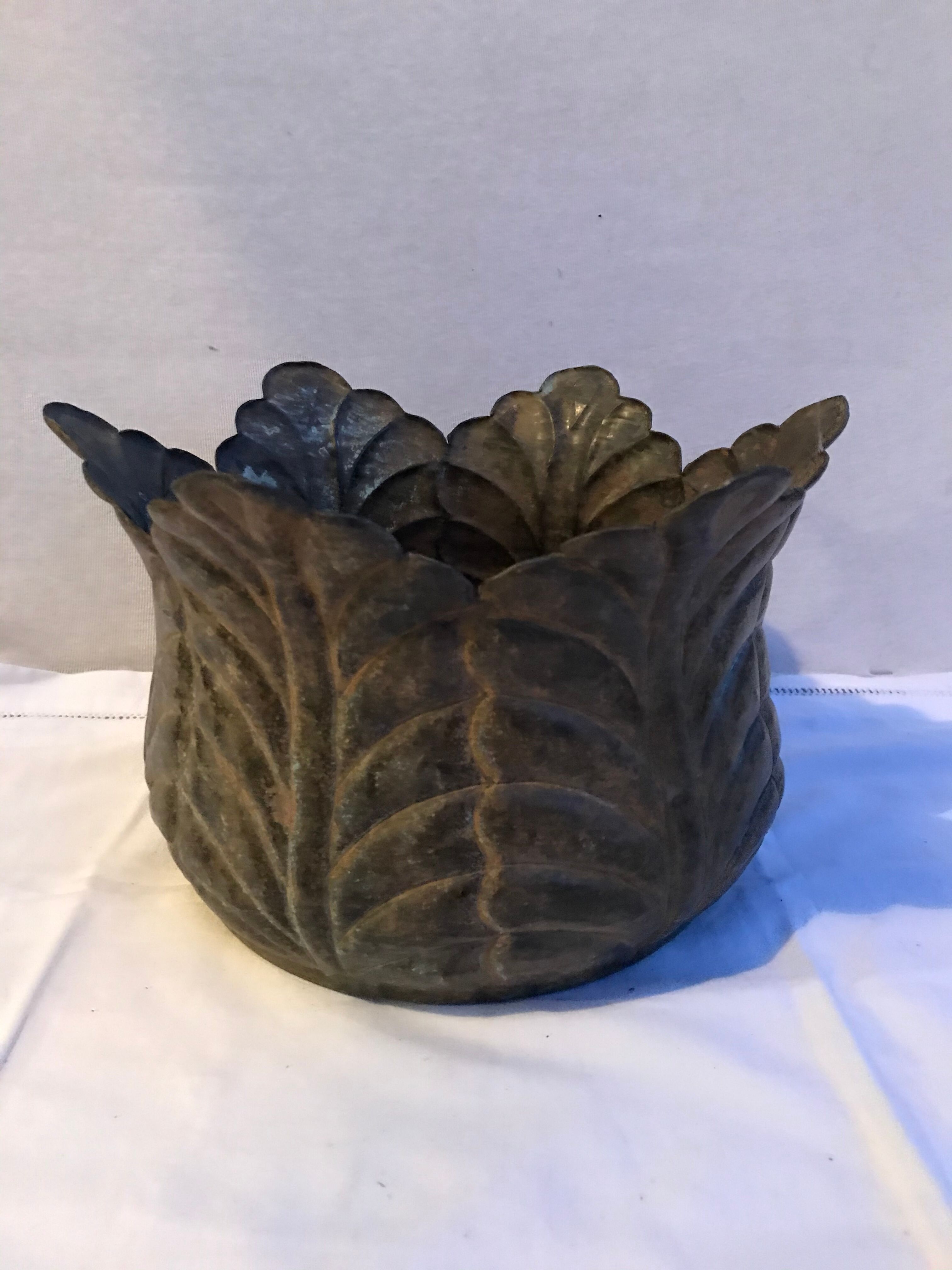 Cache pot plants metal shape petals flowers decoration vintage garden decoration