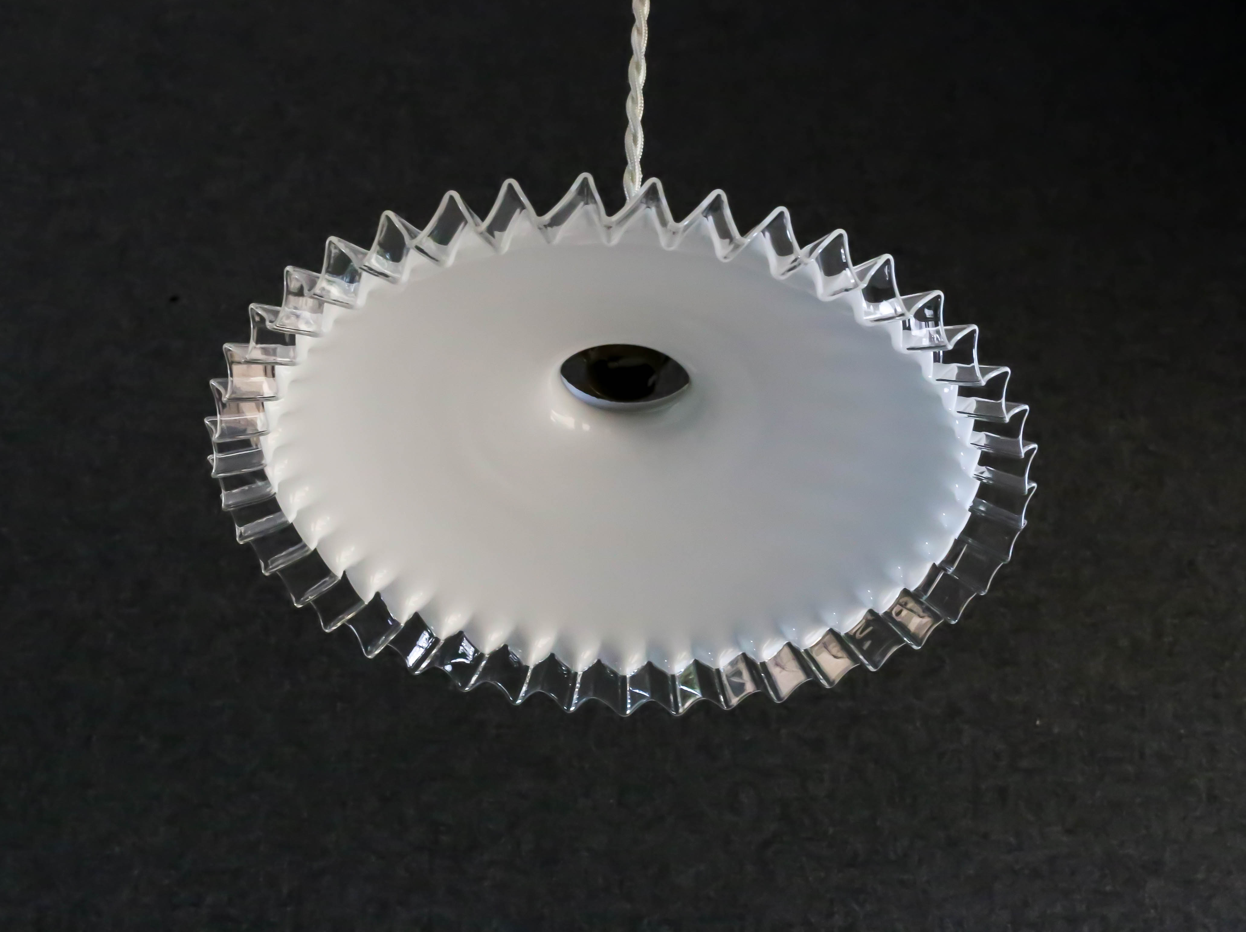 Opaline suspension pleated edges delivered with new-socket cable and old claw