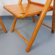 Pair of vintage folding chairs in pine from the 70s and 80s.