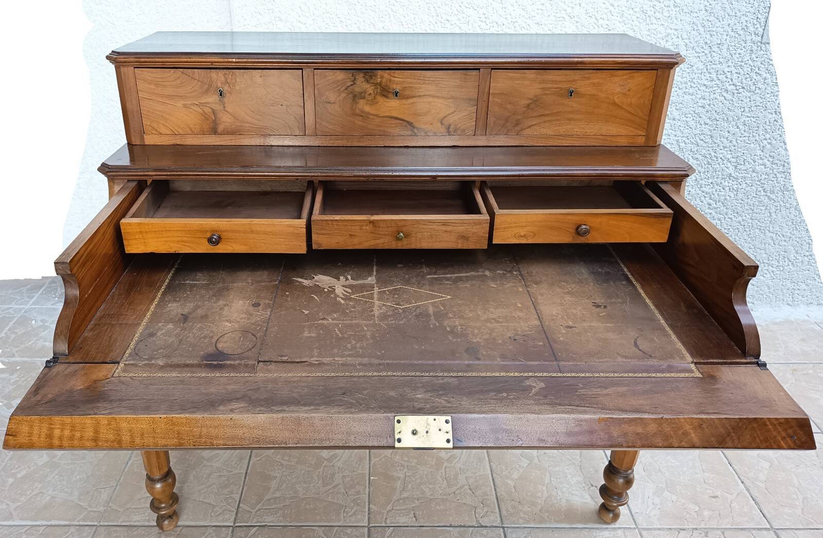 Bureau à cylindre Louis Philippe en noyer époque 19ème