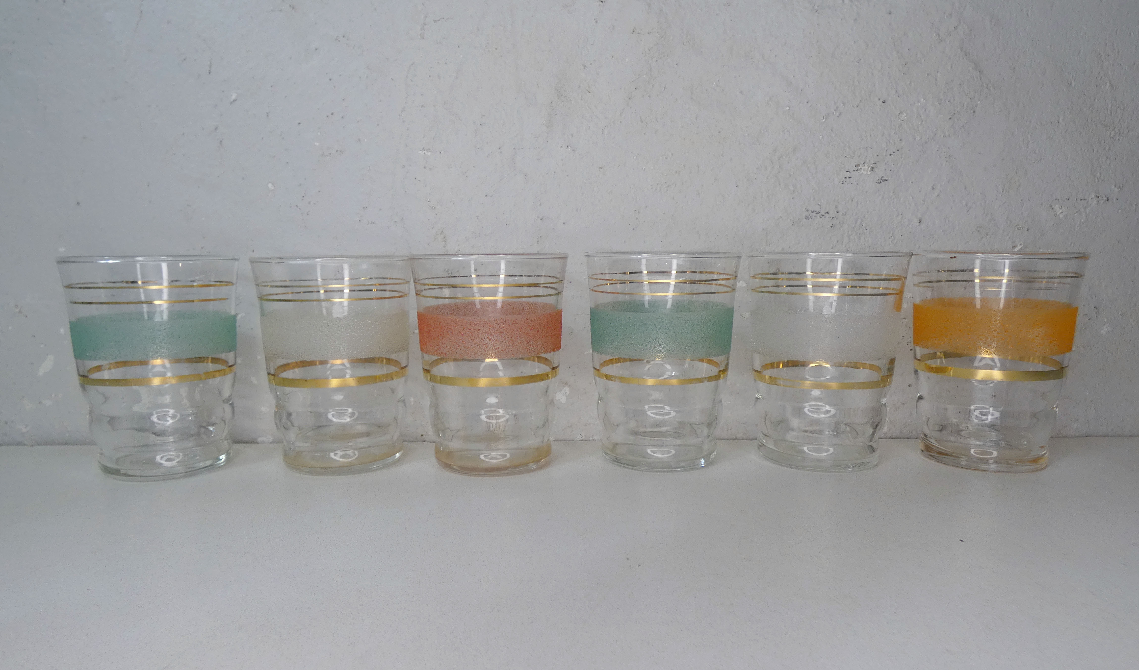 6 old granite glasses of vintage color 50s