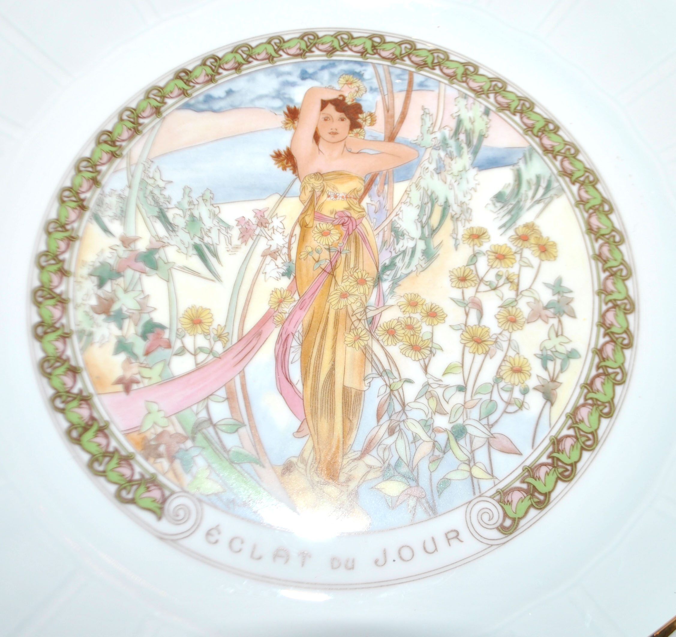 Limoges lot assiettes en porcelaine collection Mucha les heures du jour femme art nouveau