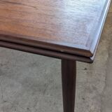 Scandinavian table with extensions