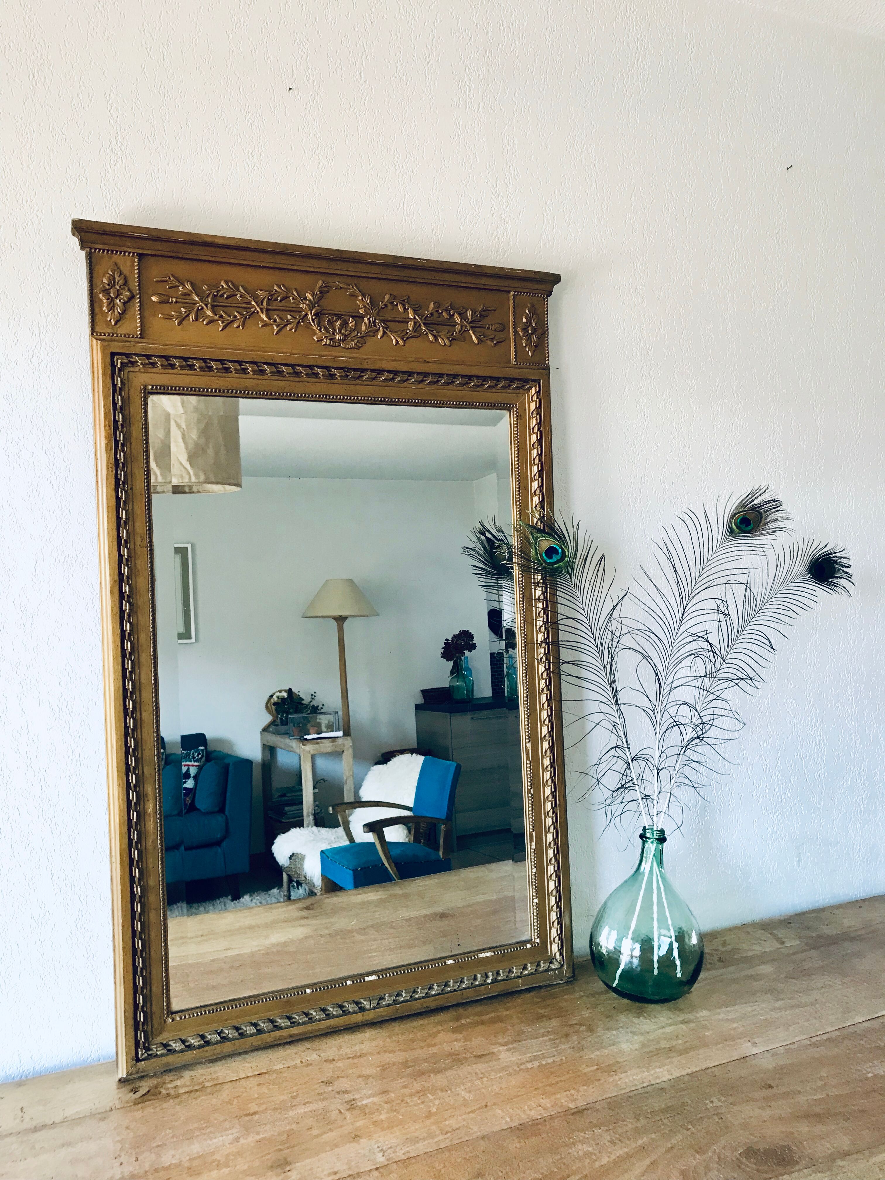 Gilded and beveled pier mirror 88x58cm