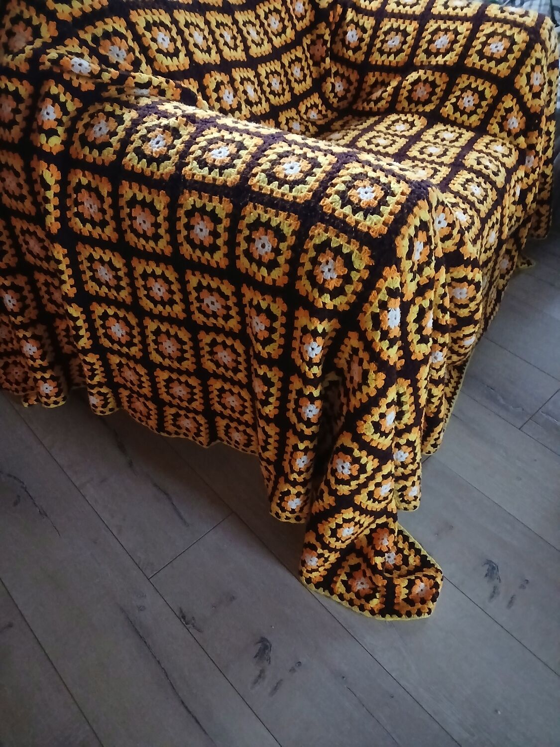 Large vintage/granny bedspread