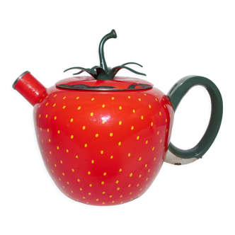 Enamelled strawberry kettle