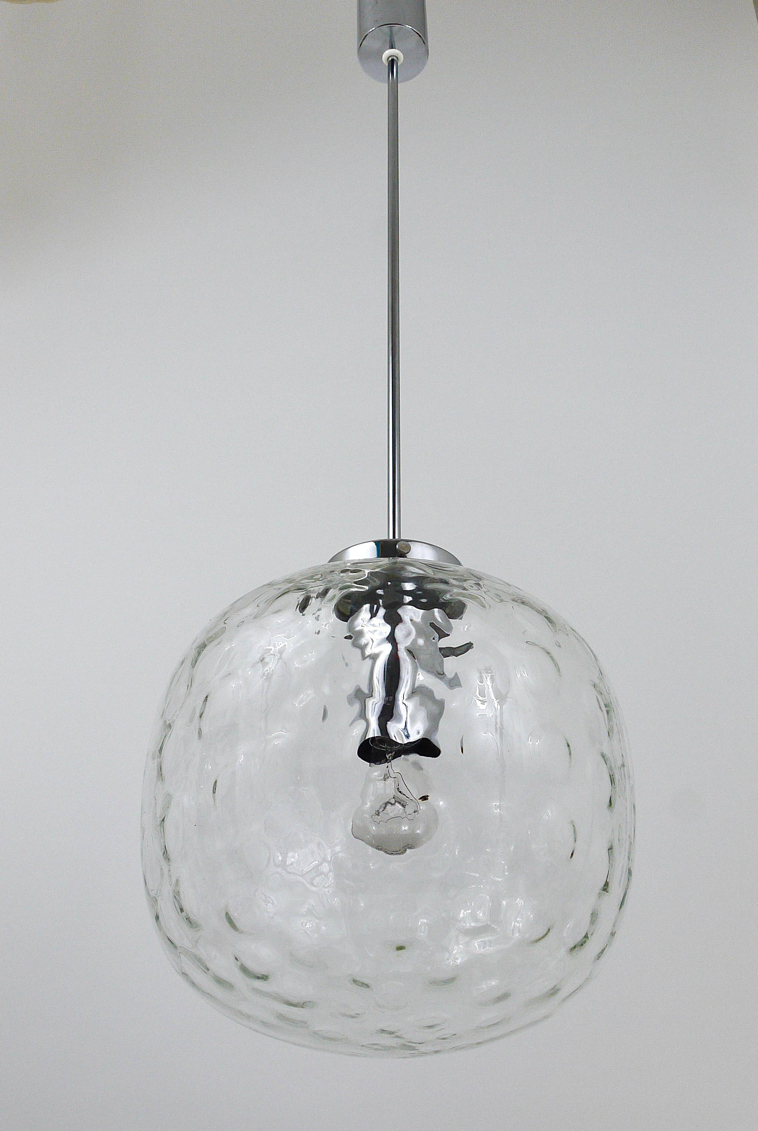 Grande lampe suspension globe en verre à bulles Limburg & chrome, Allemagne, années 1970