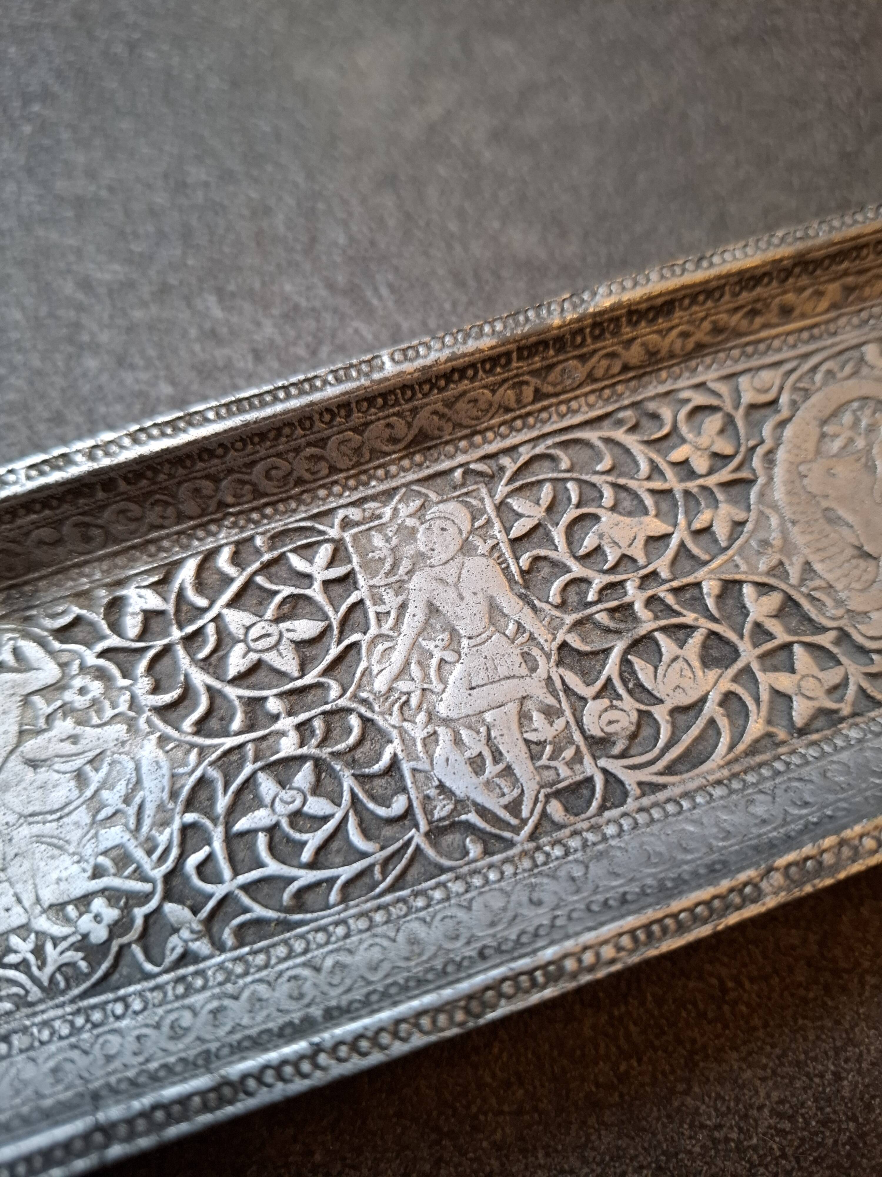 Vide poche ou repose stylo en argent Qadjar