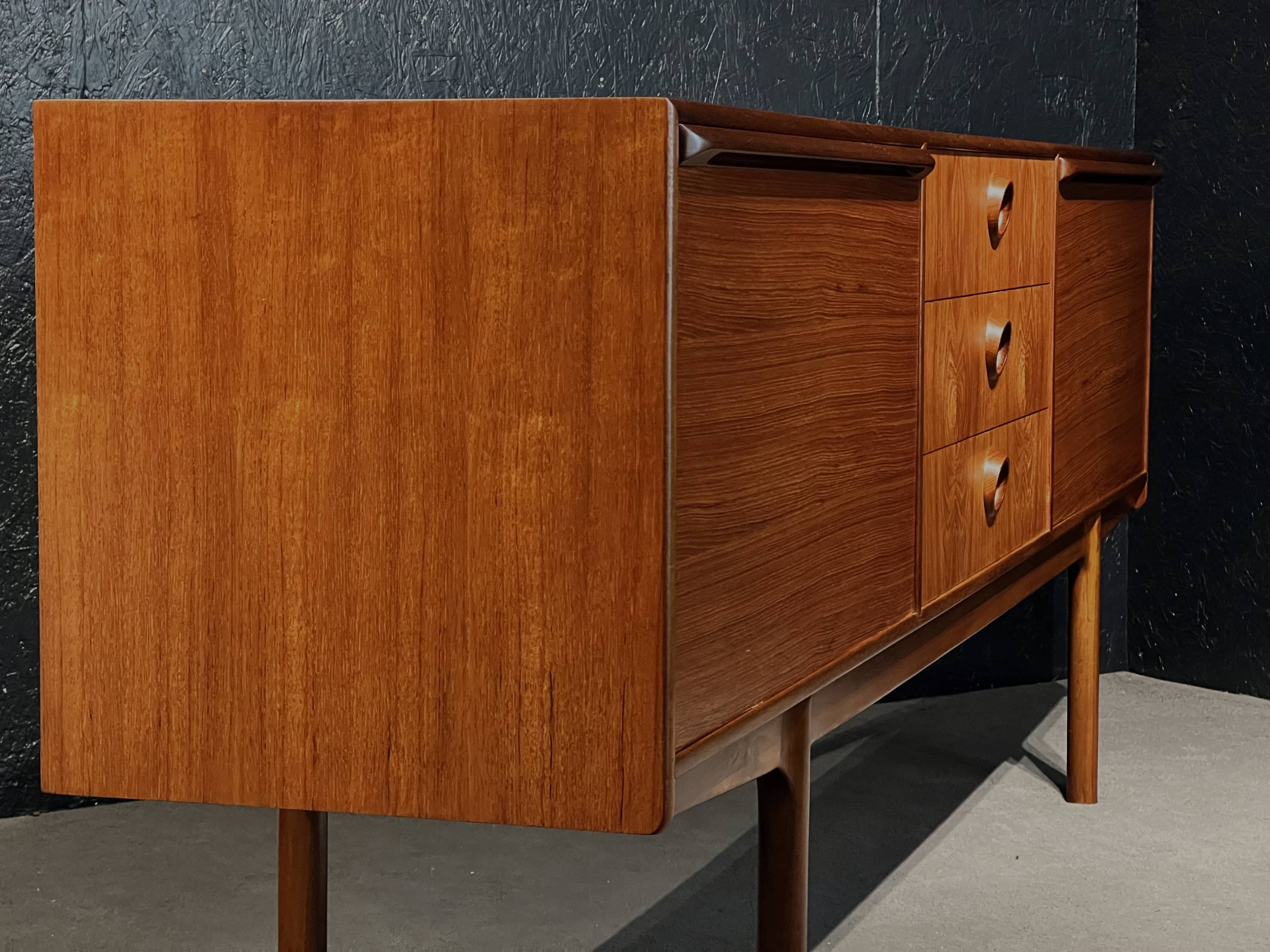 Buffet McIntosh Dunoon en teck