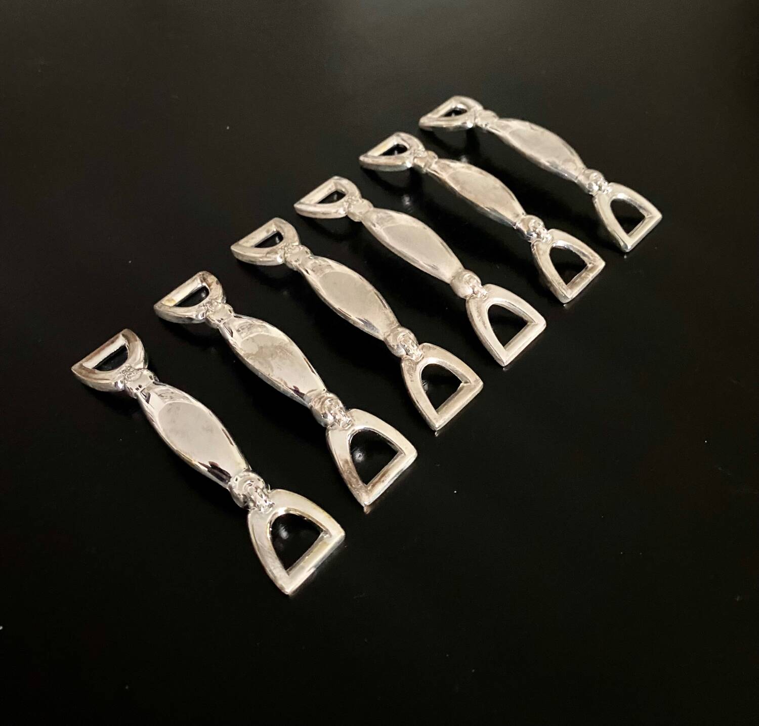 6 Silea knife holders in silver-colored metal stirrup shape