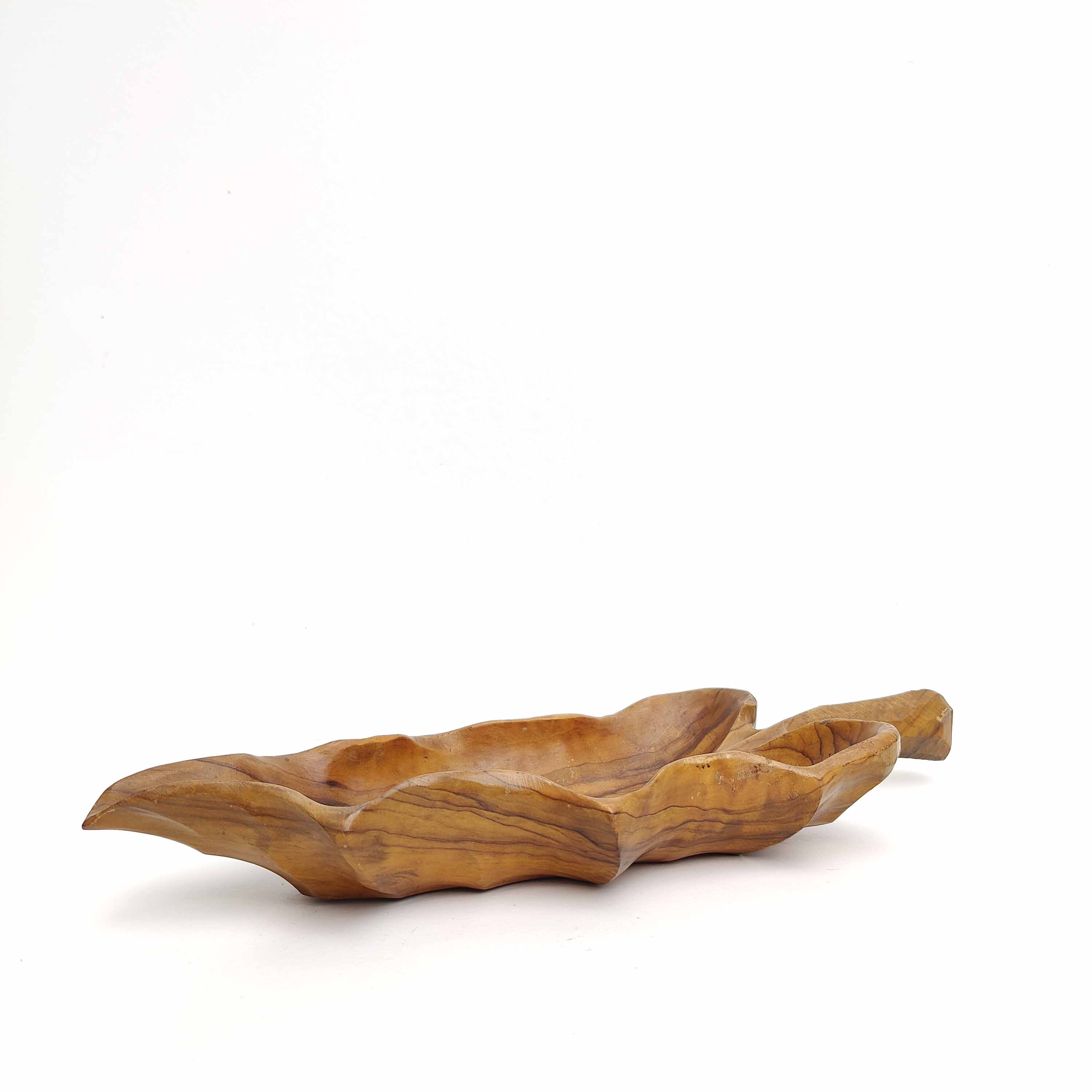 Top basket in vintage wood leaf shape