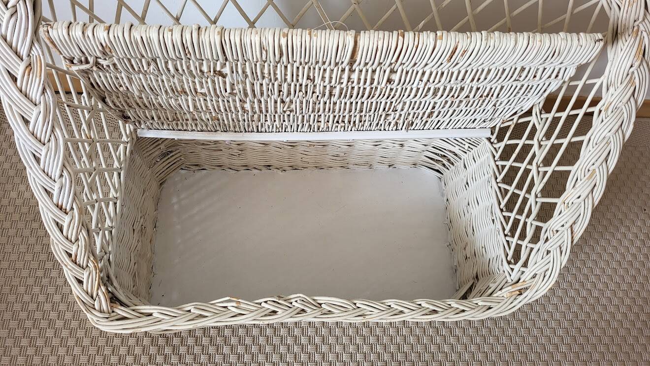 Banquette coffre à jouets en osier laqué