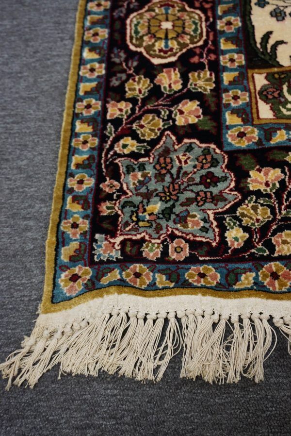 Oriental carpet in colorful silk, twentieth century 190x122cm