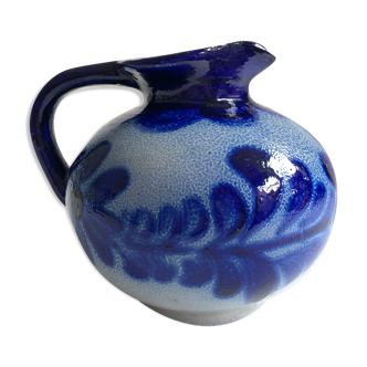Sandstone pitcher