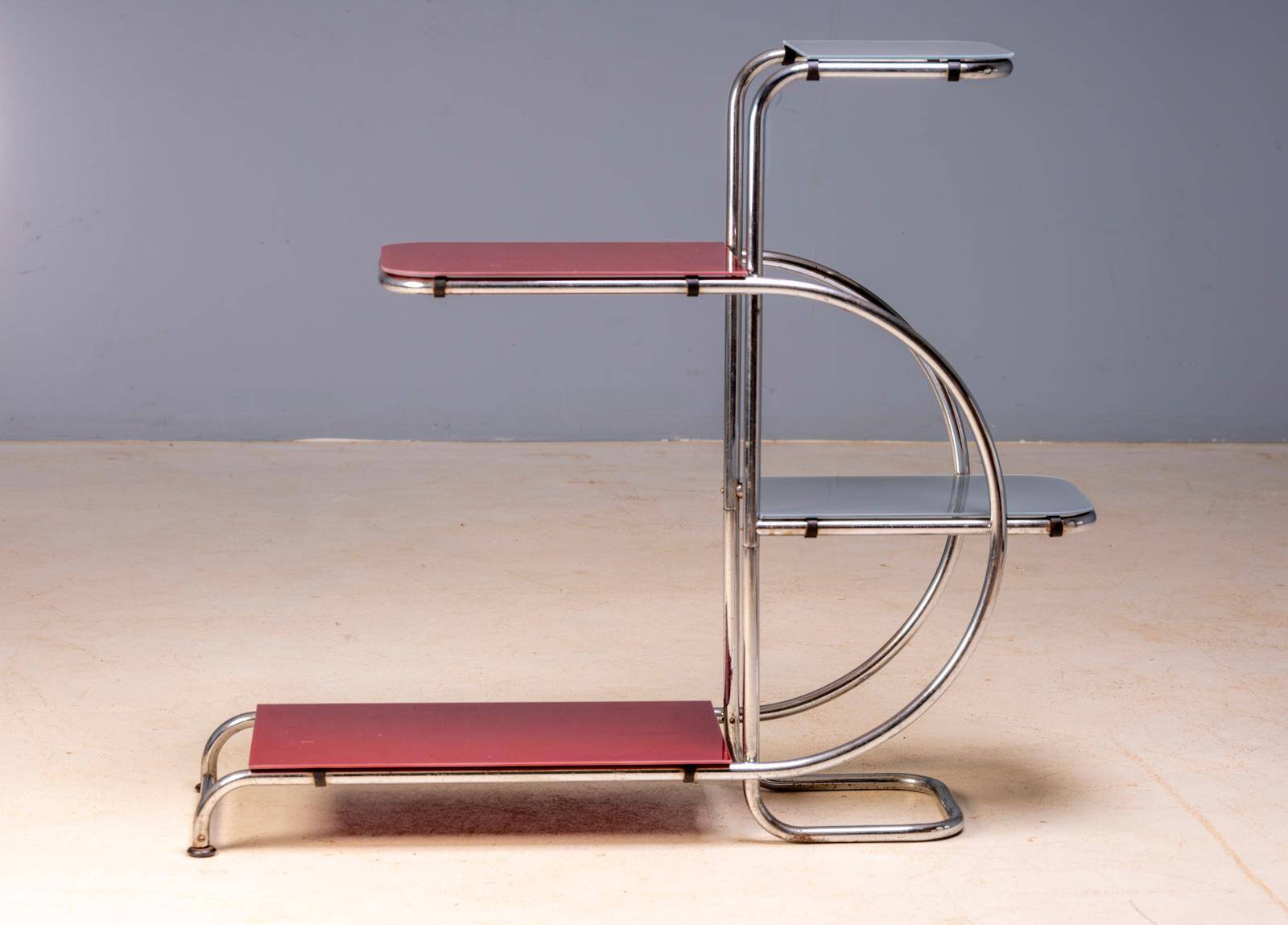Support de plante en acier tubulaire Bauhaus par Emile Guyot, étagères en verre coloré, milieu du 20e siècle, Tchécoslovaquie, 90 × 30 × 105 cm