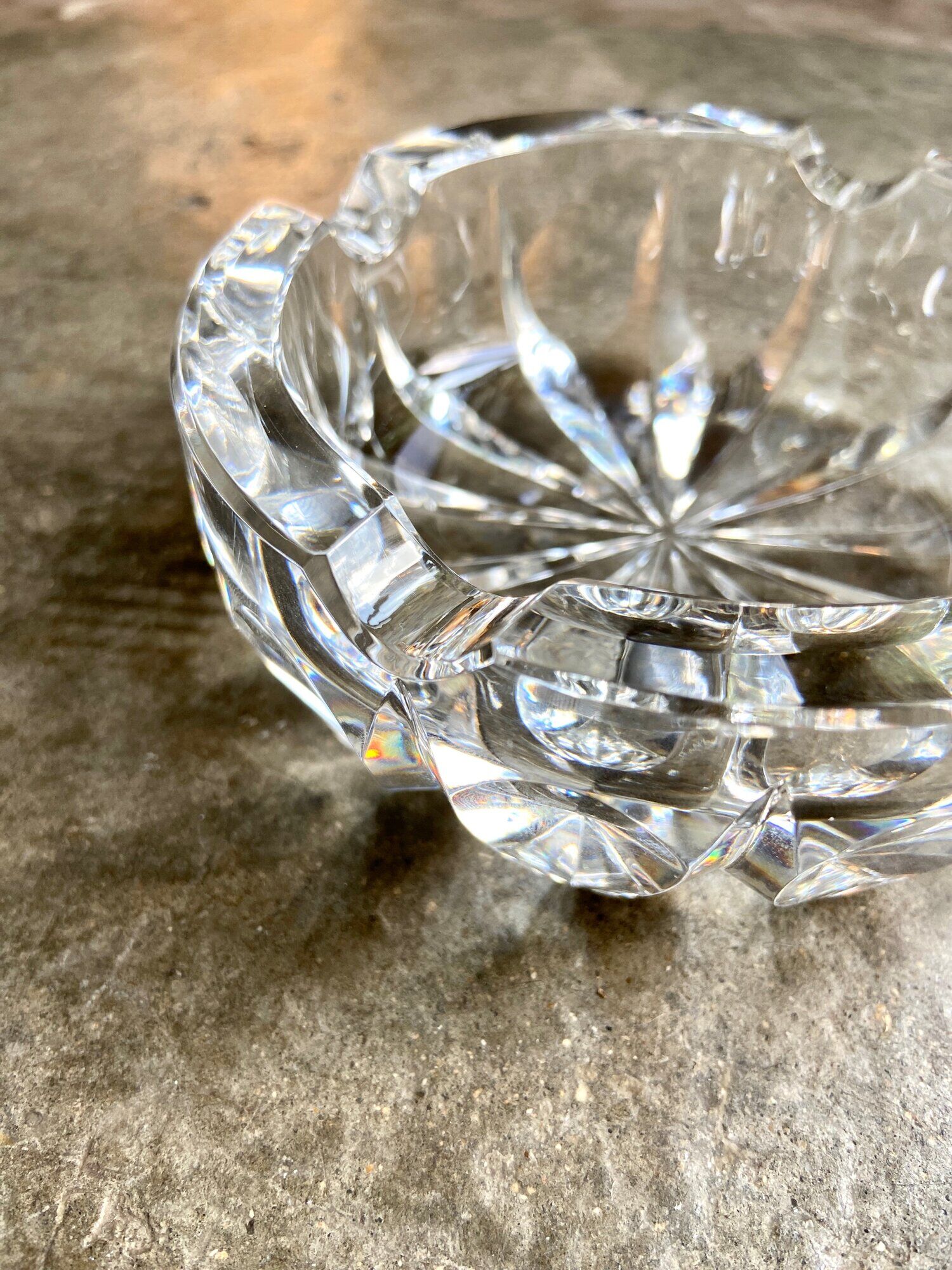 Saint Louis ashtray in chiseled crystal