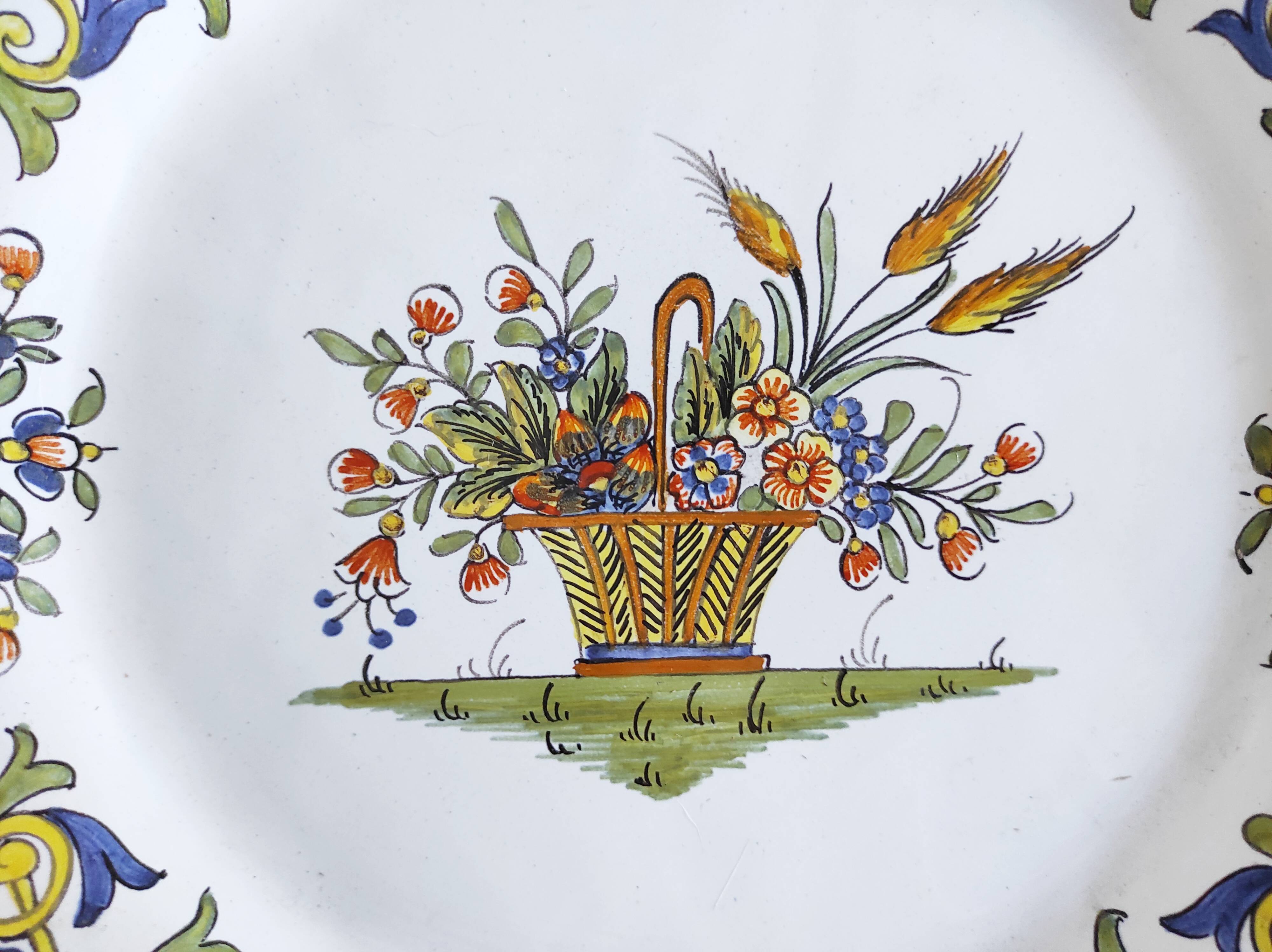 Rouen decorative plate with flower basket