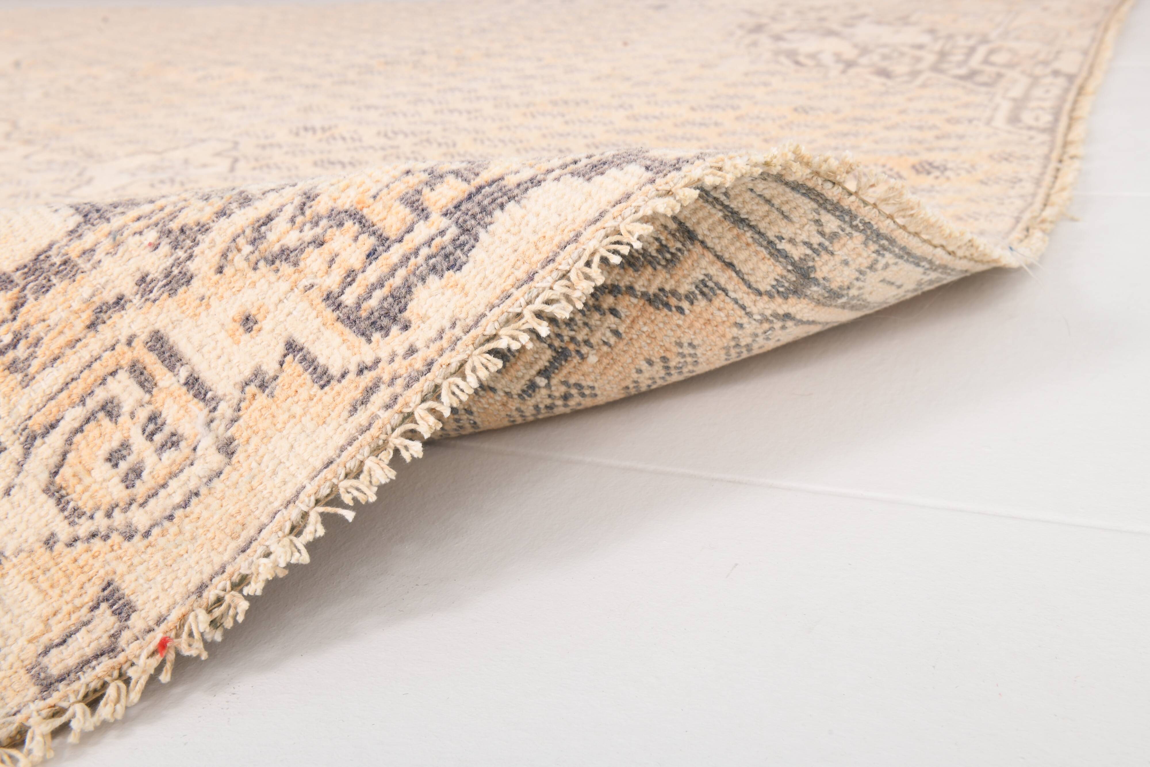 6x8 Vintage Cream & Black Oriental Persian Rug, 176x259Cm