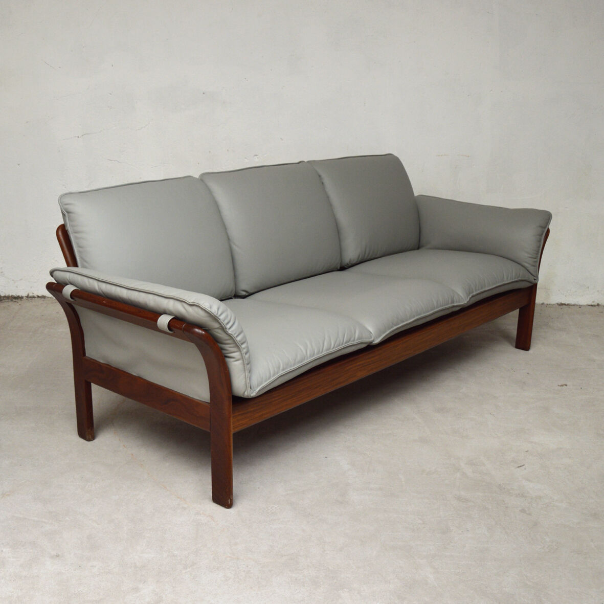 Scandinavian rosewood and leather lounge, 1970