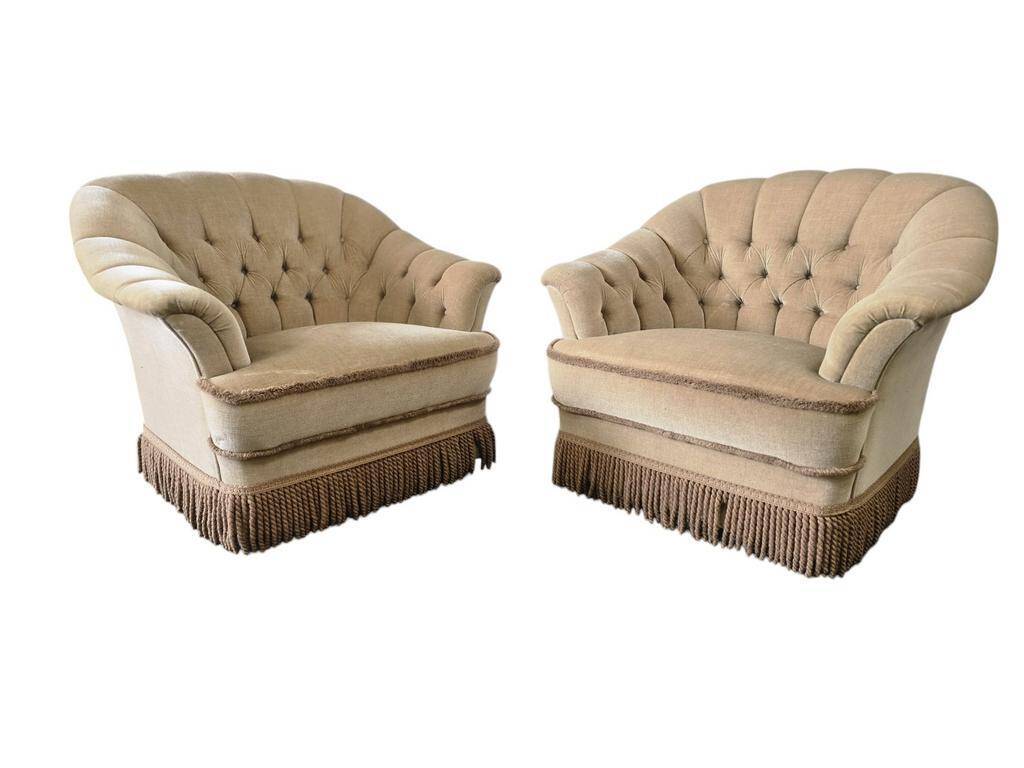 Set of 2 vintage ecru armchairs with fringes.