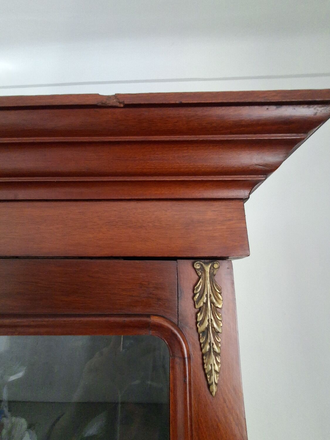 English display cabinet in mahogany