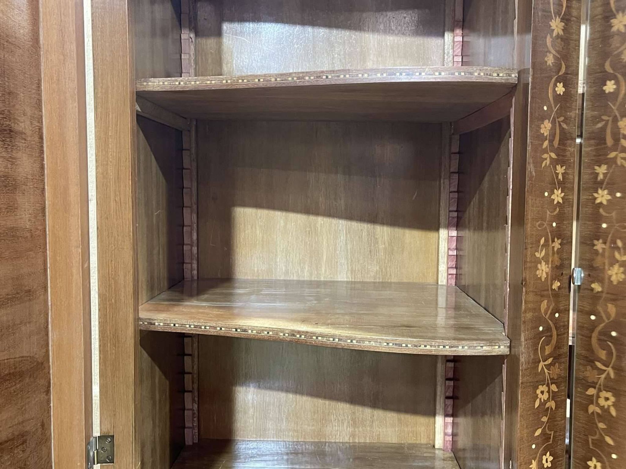 Art Deco bedroom wardrobe in walnut burl, made in the 1940s