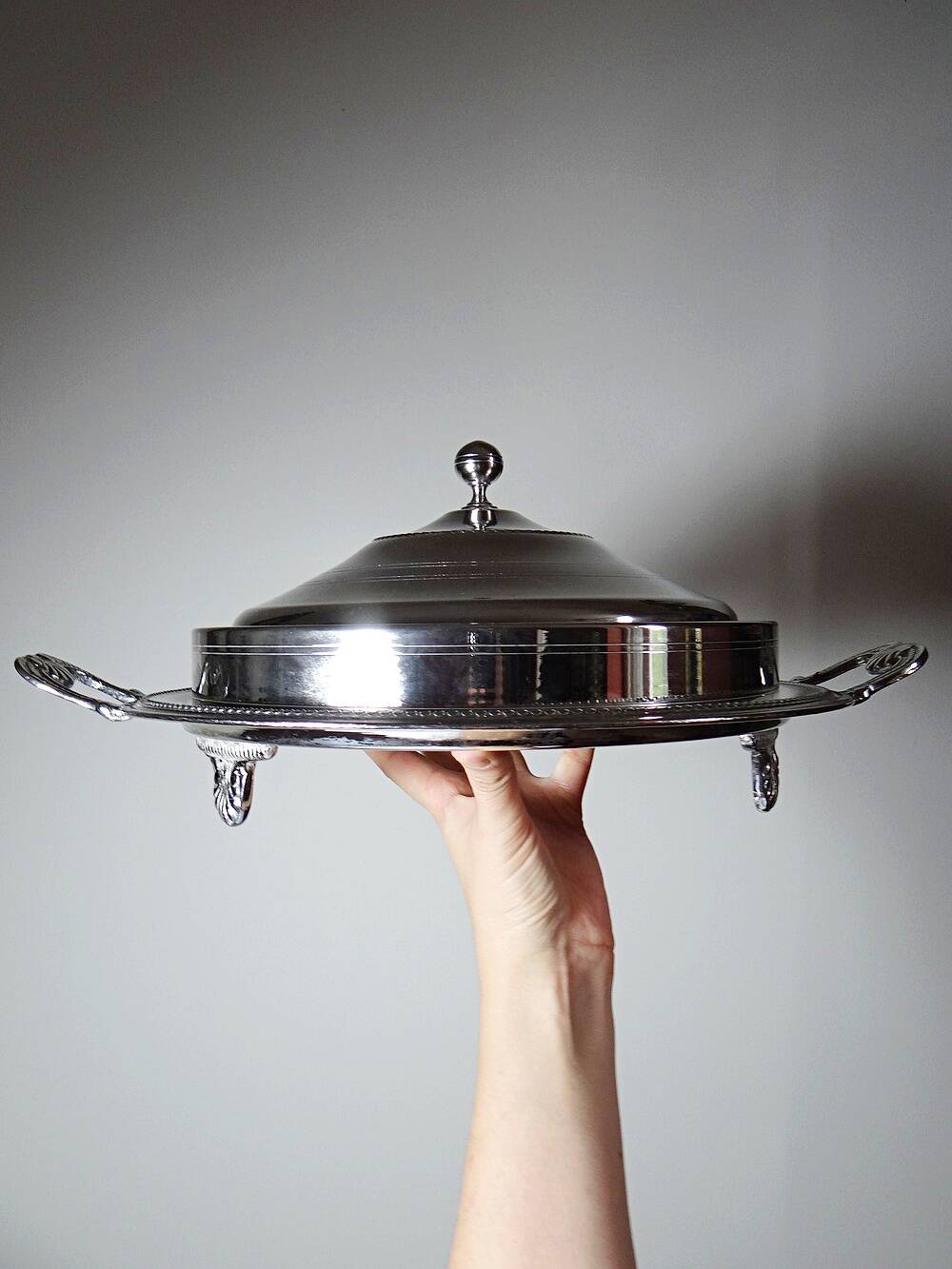 Rare vintage oriental covered serving dish in silver-plated metal, mid-20th century.