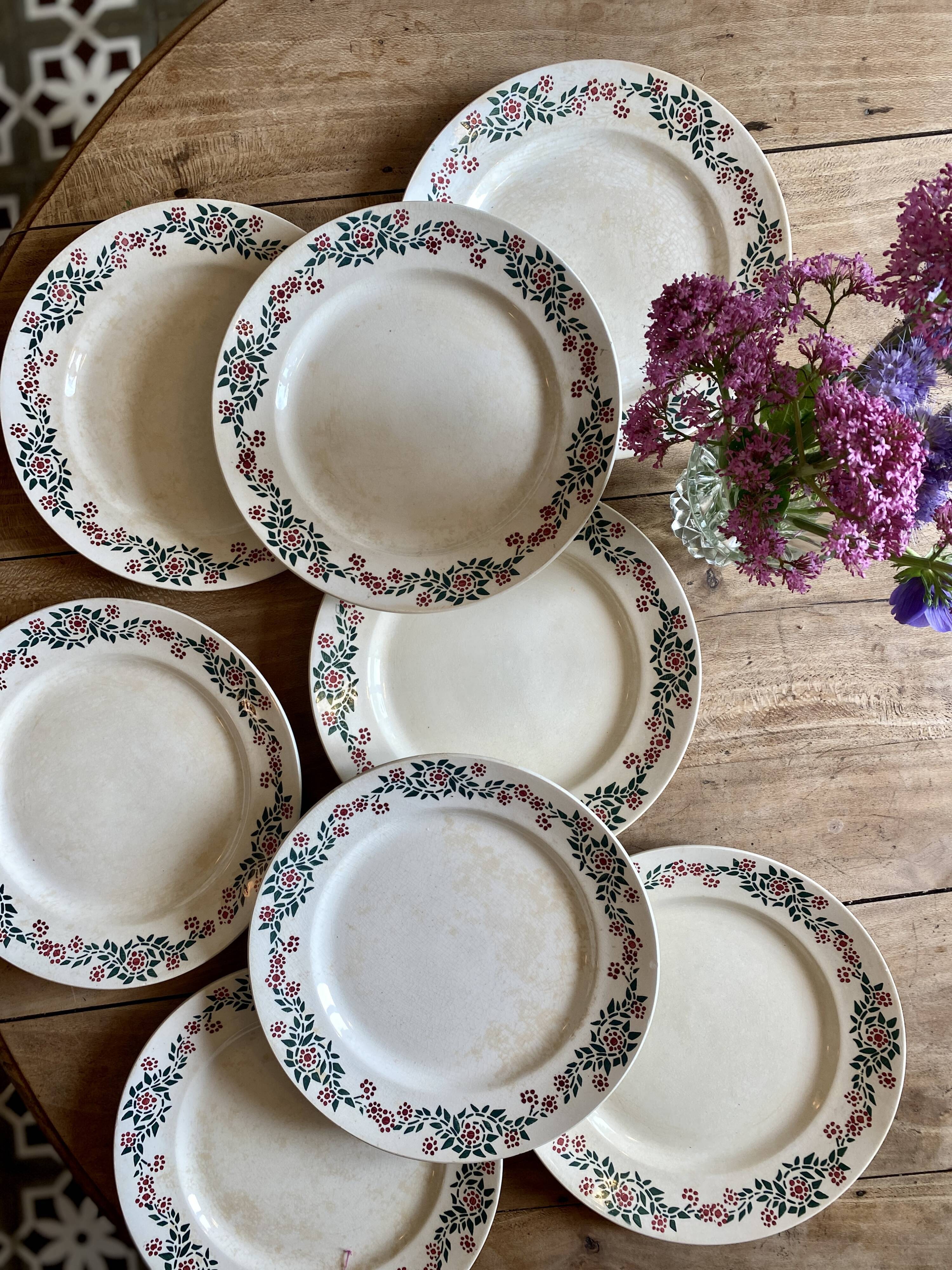 Set of 8 flat plates vintage model Cécile de HBCM