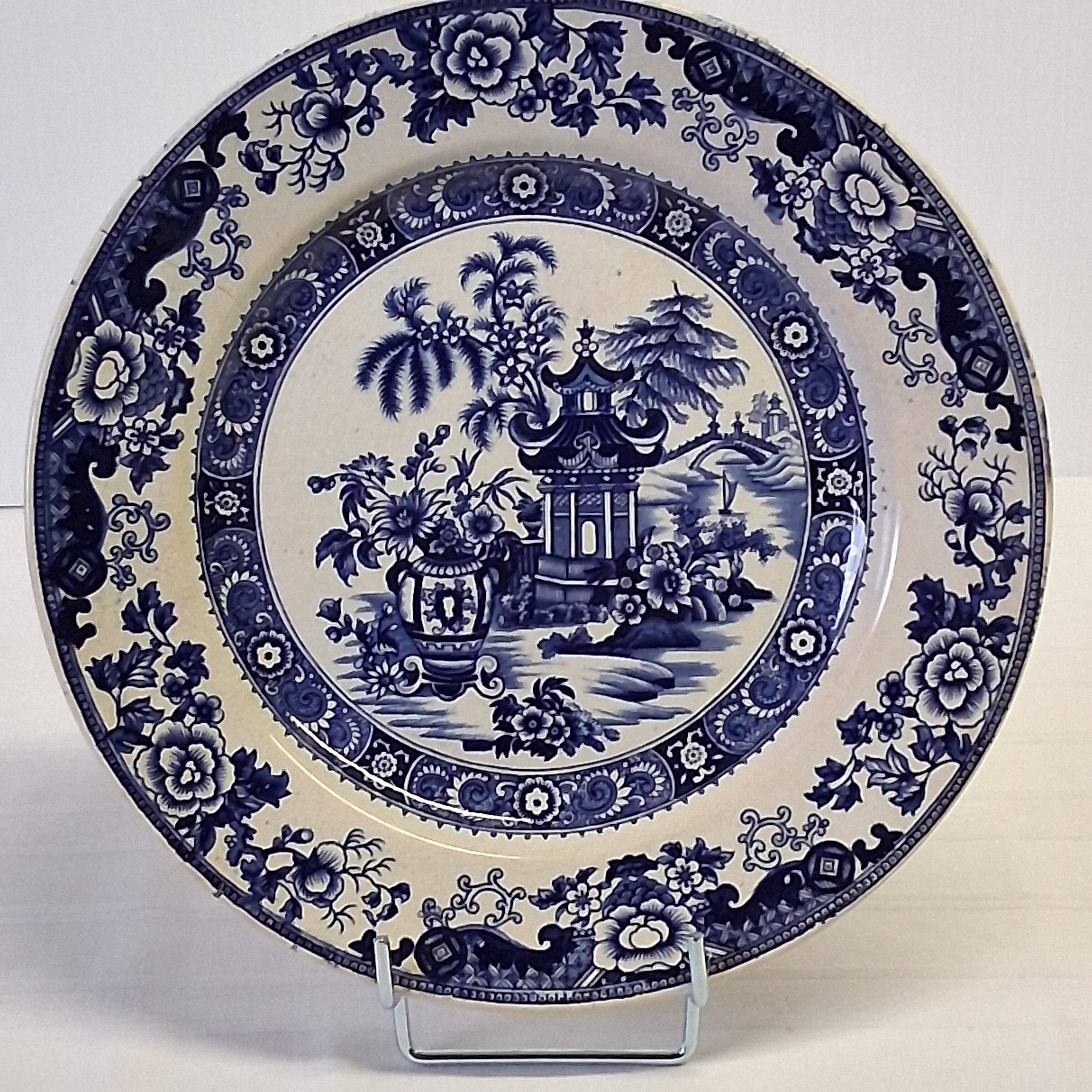 Antique flat plate from Creil and Montereau in good condition