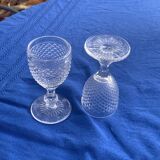 Elegant service consisting of a carafe, 3 wine glasses and 6 diamond pattern aperitif glasses