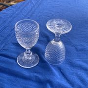 Elegant service consisting of a carafe, 3 wine glasses and 6 diamond pattern aperitif glasses