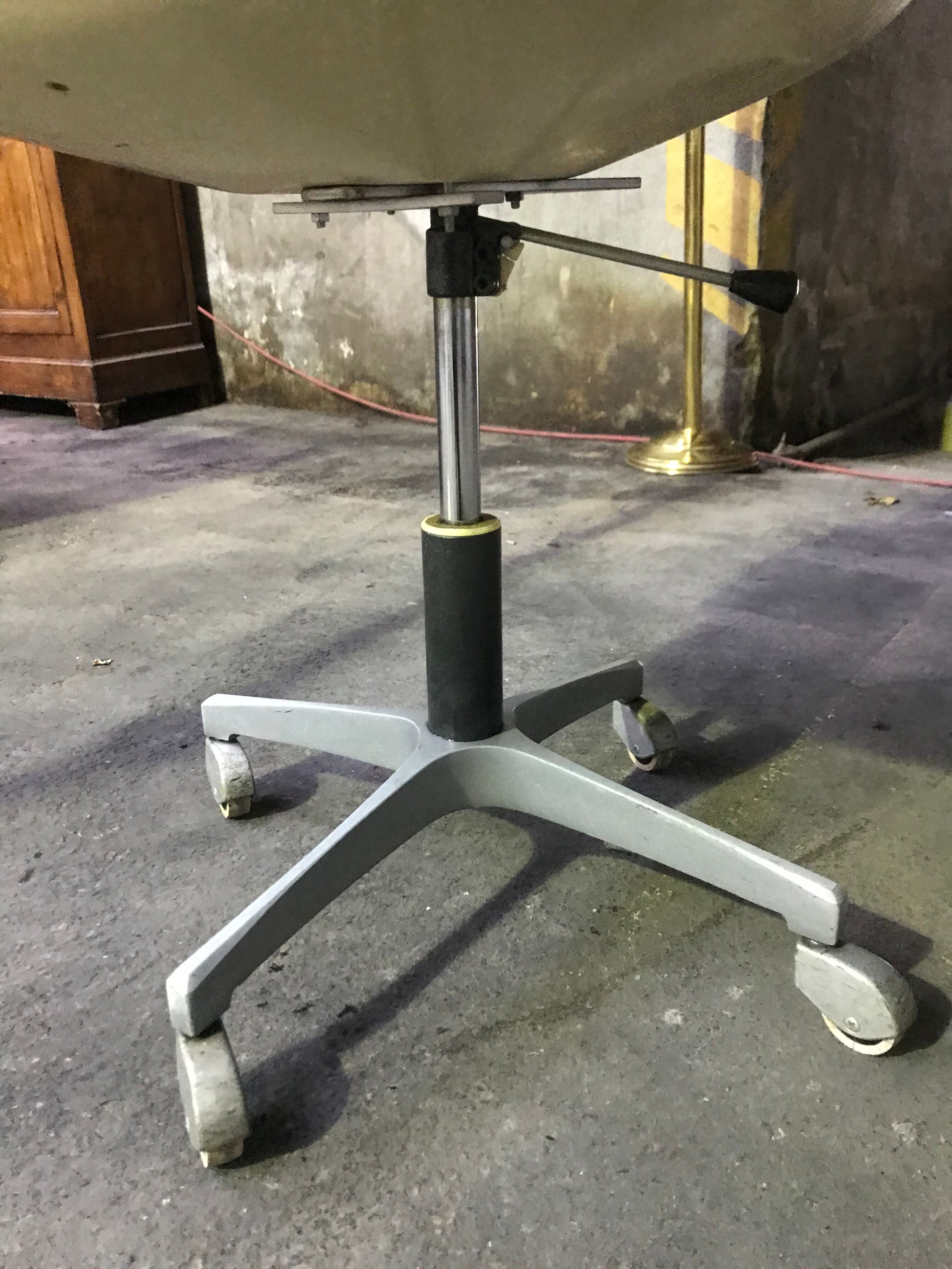 Vintage office chair 1970