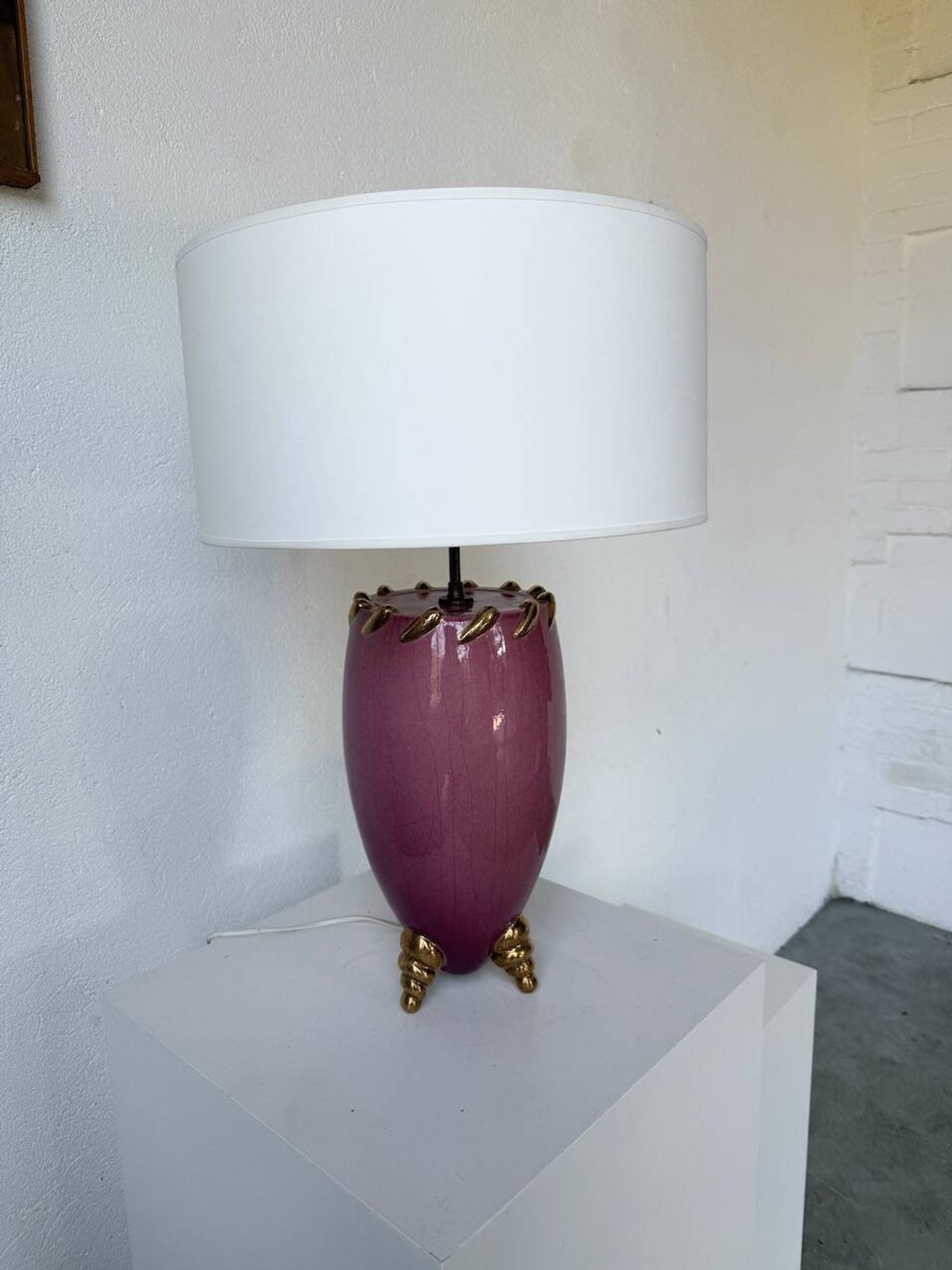 Lampe de table céramique rose et or tripode