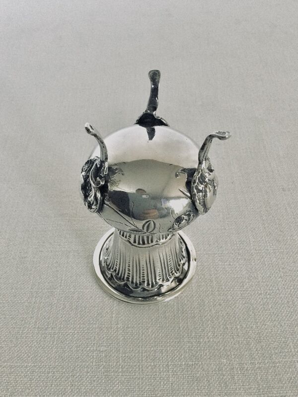 Vase tripode soliflore en argent