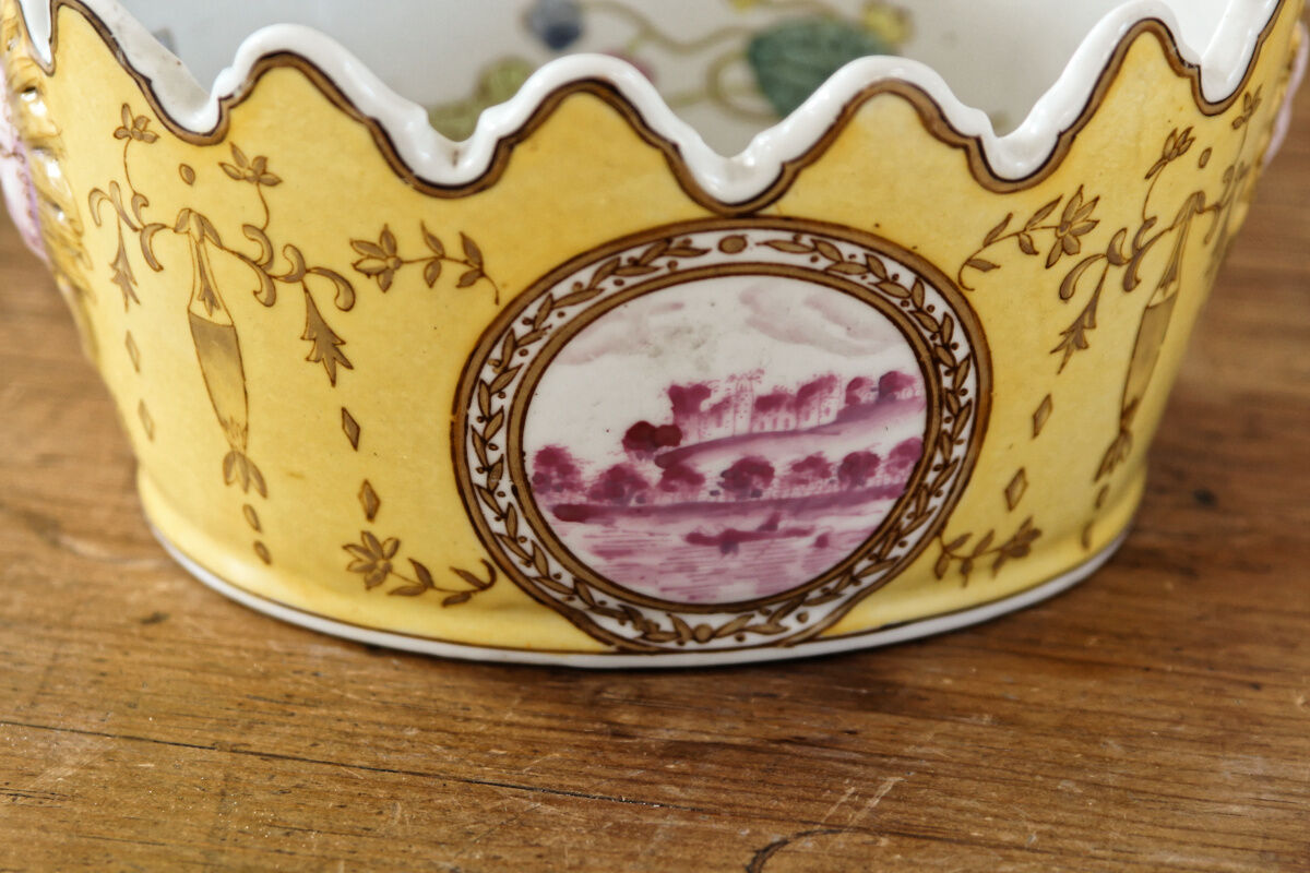 Refreshing canopy in porcelain from China