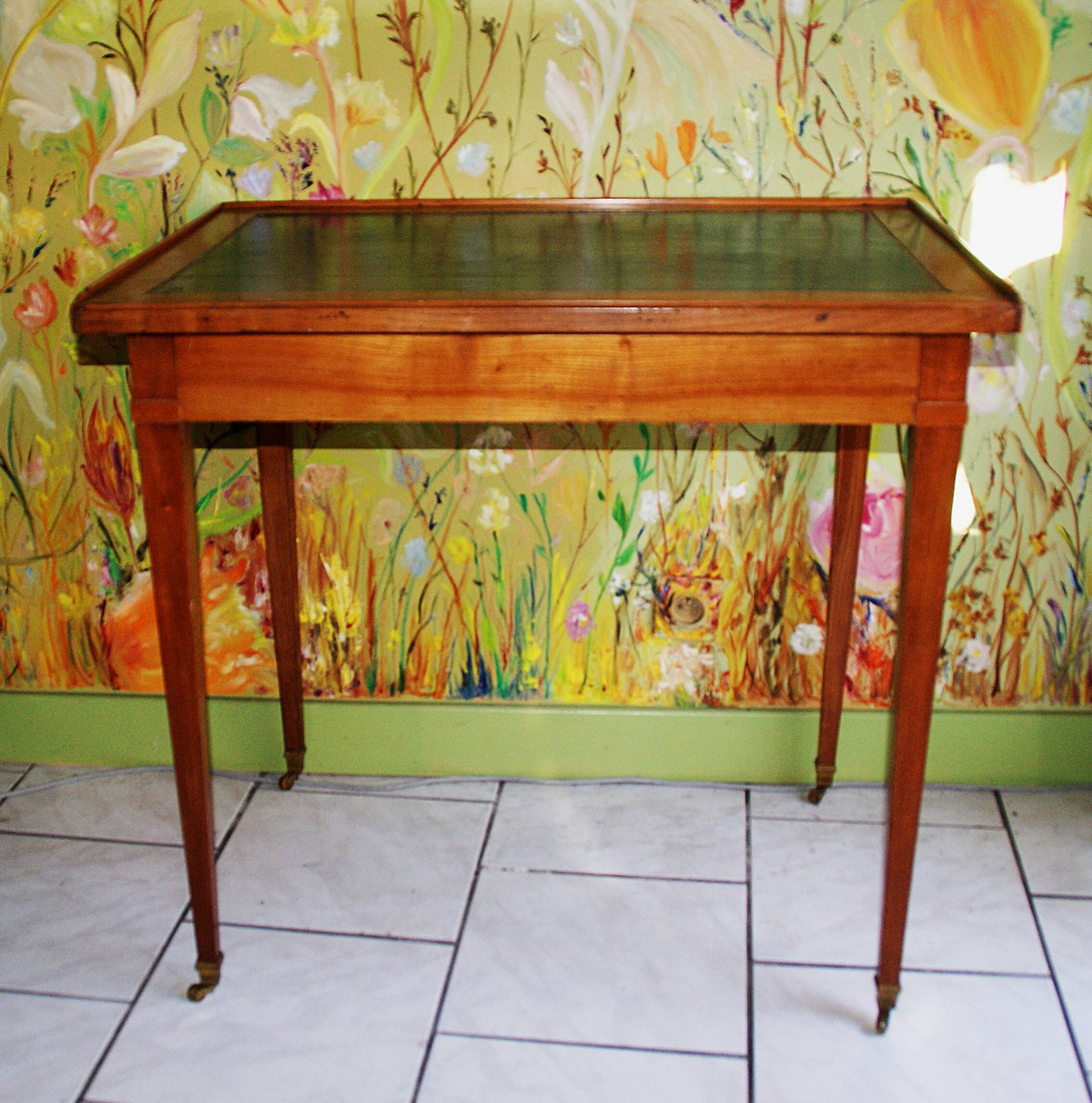 Small writing table Louis XVI