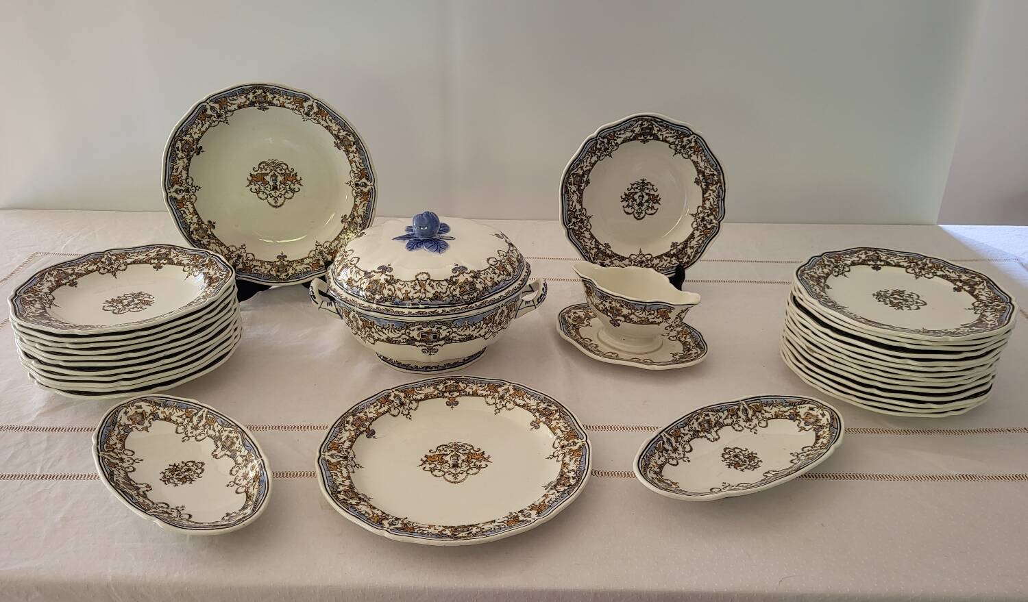 GIEN earthenware service