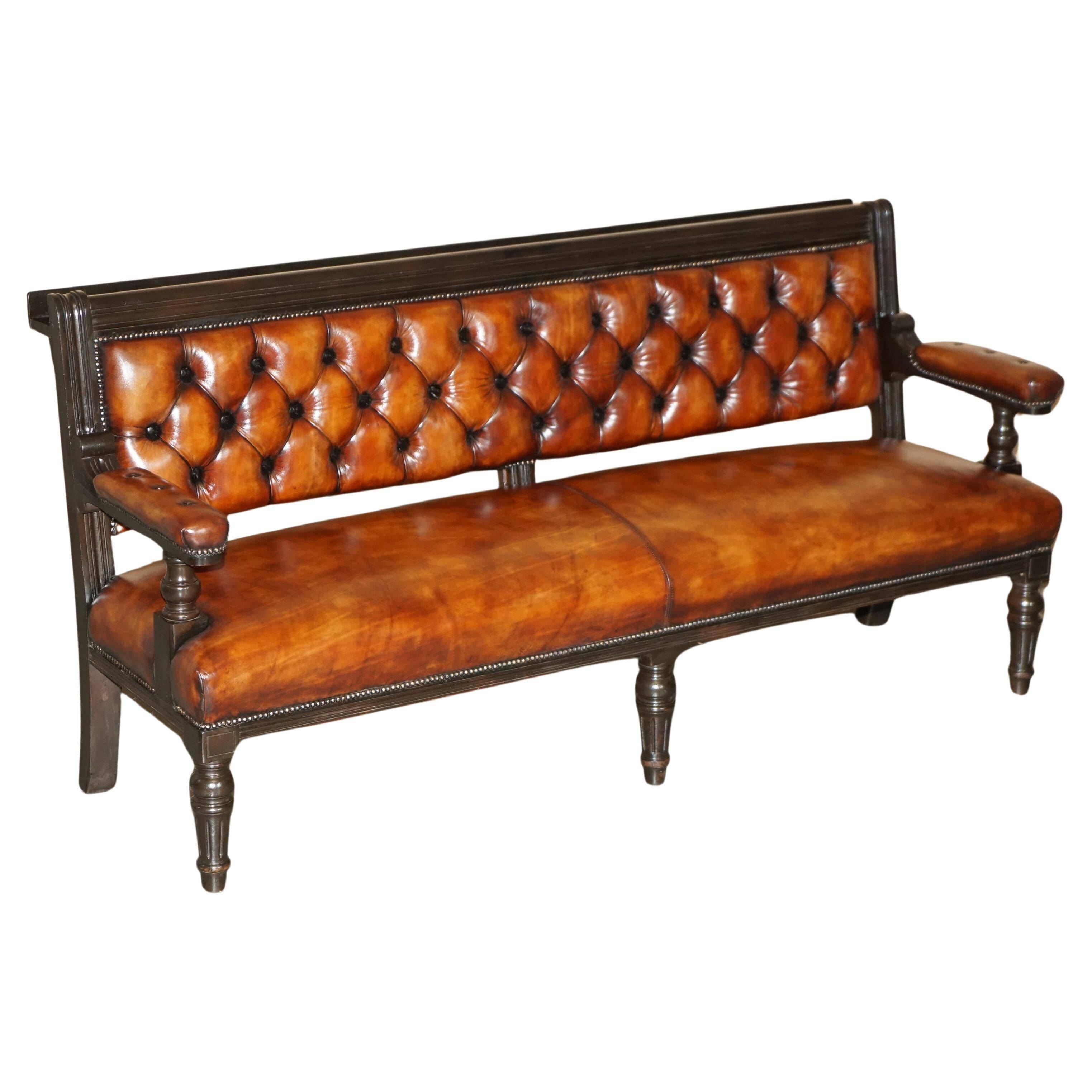 Banc de pub victorien Chesterfield en cuir restauré