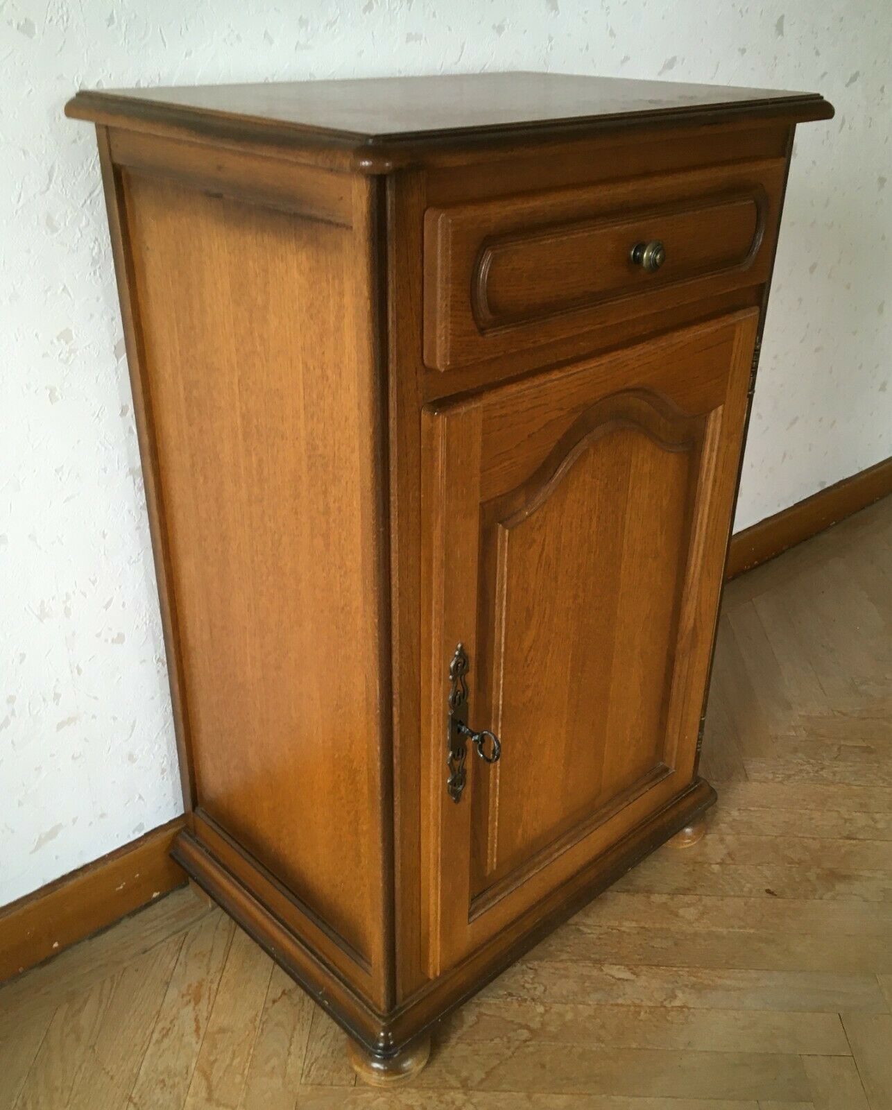 Solid oak extra furniture storage 1 closet 1 drawer