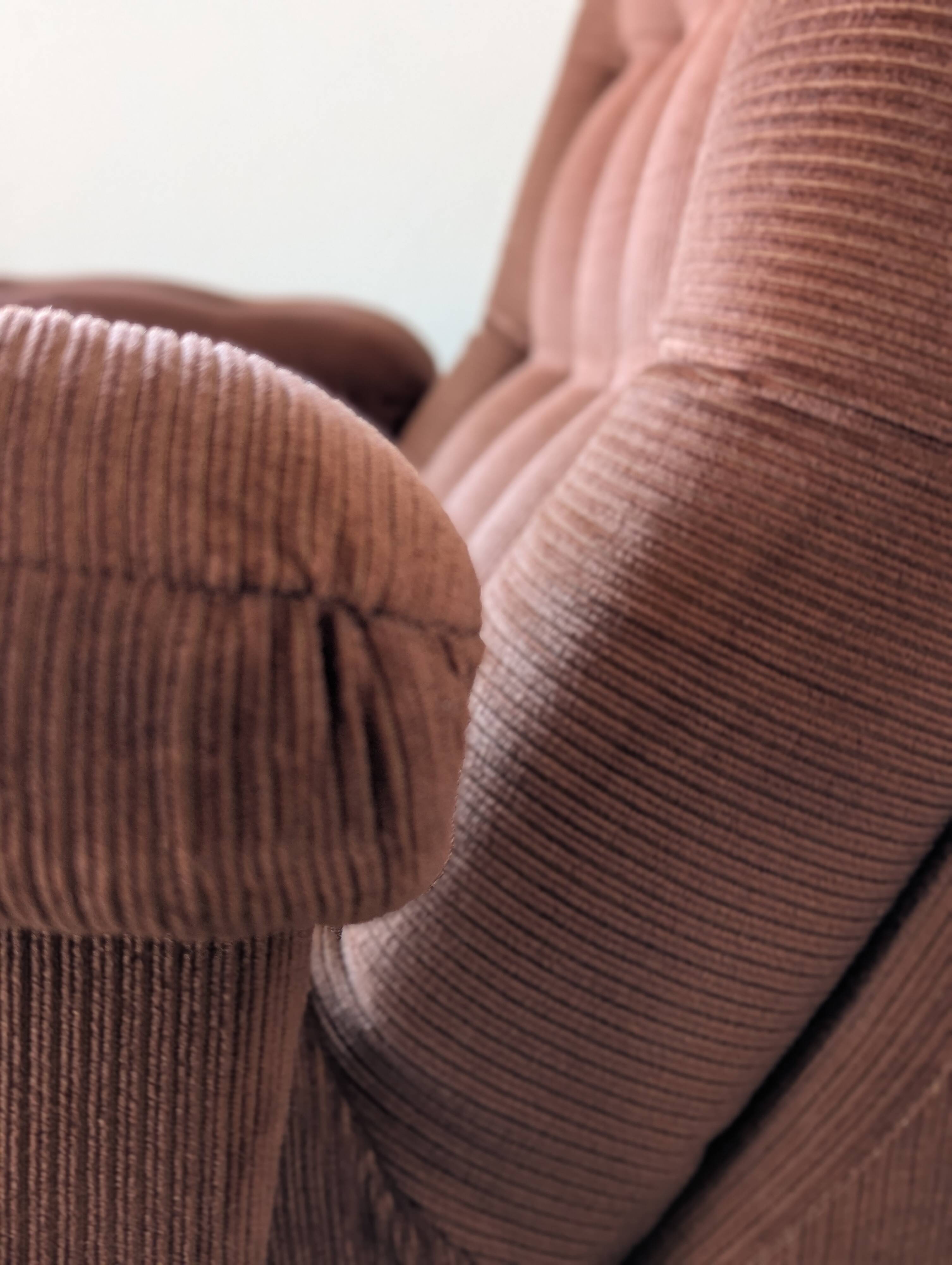 Fauteuil space age,en velours côtelé des années 70