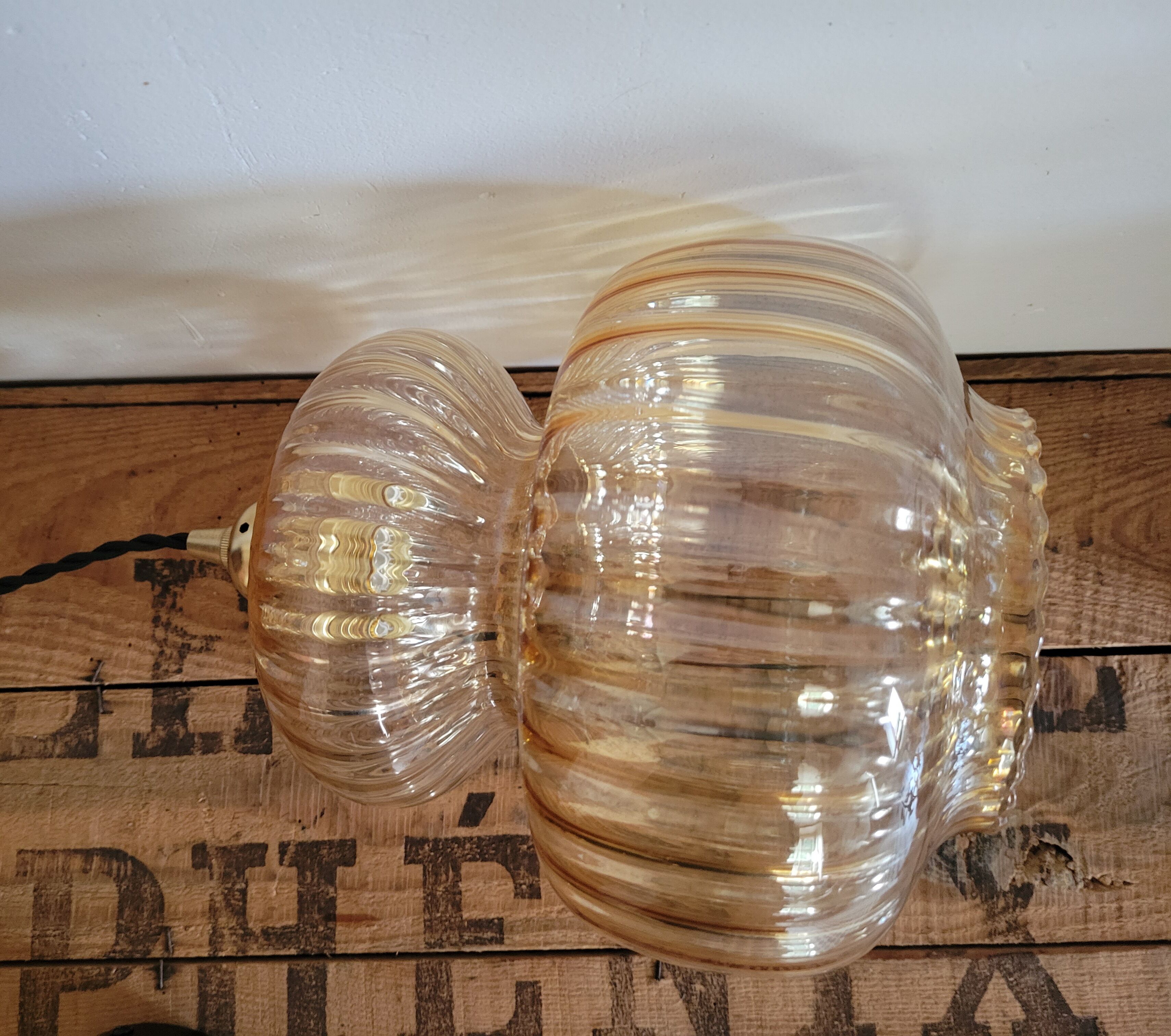Striated glass suspension