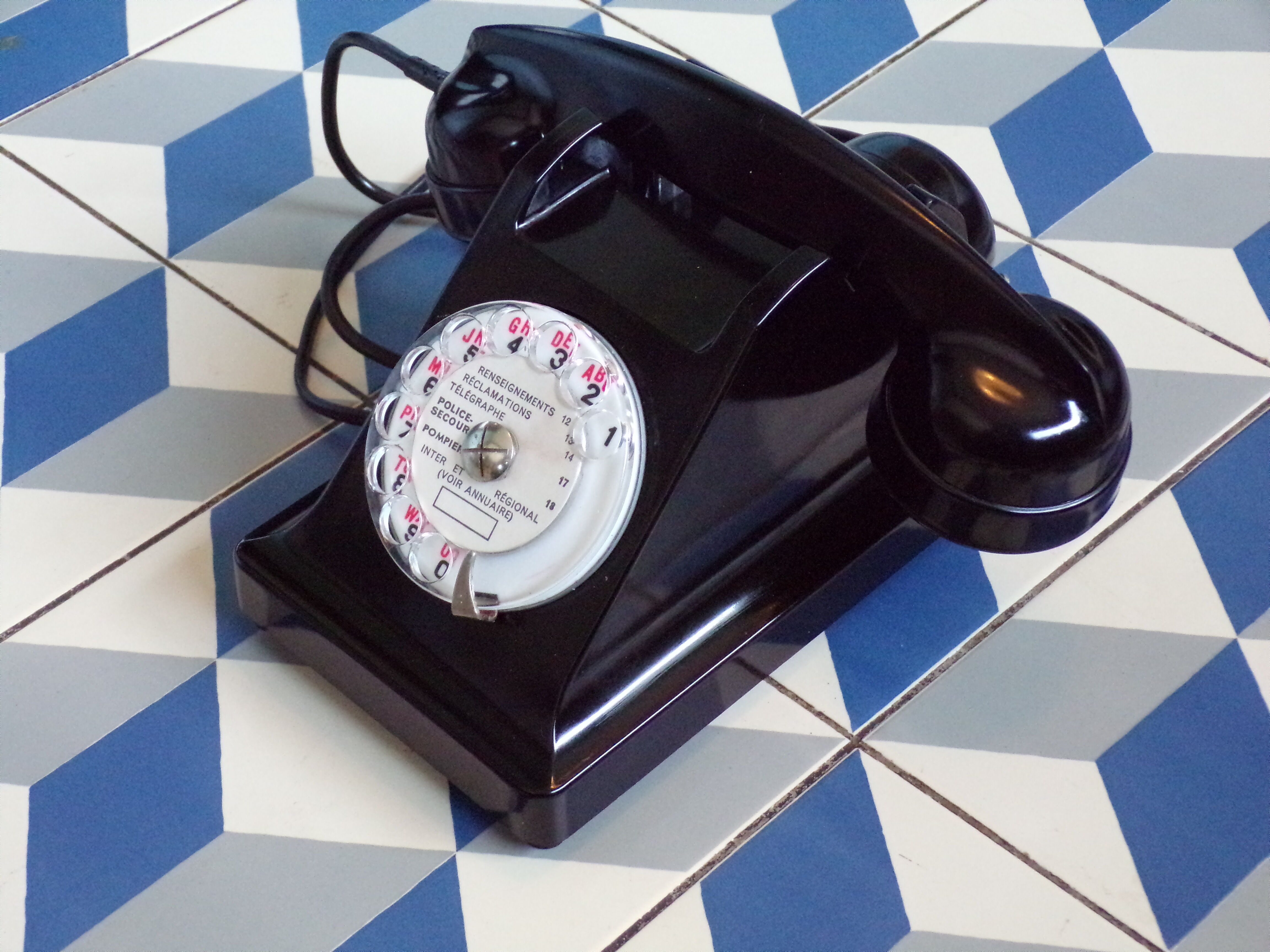 Bakelite vintage dial phone