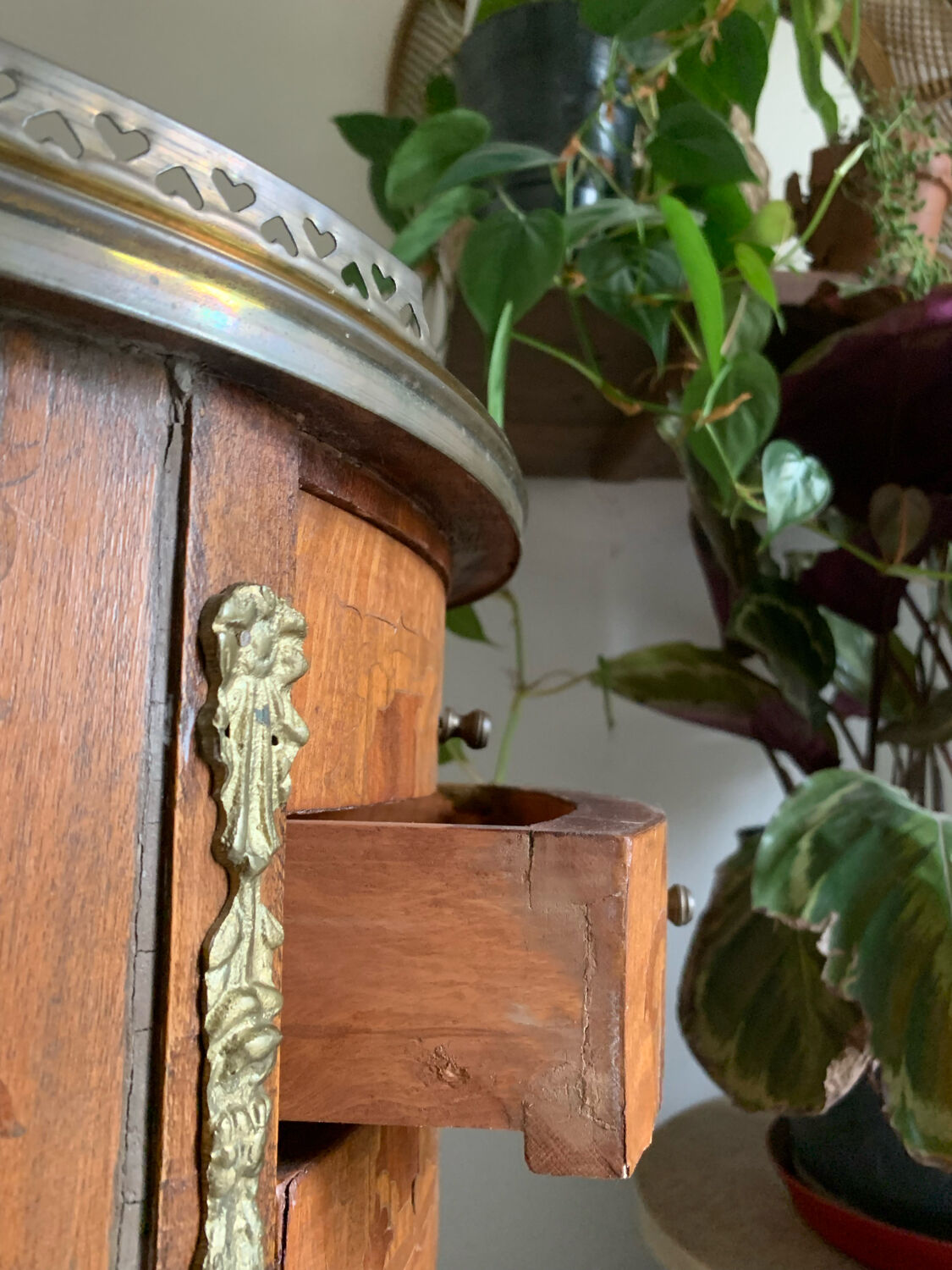 Pair of bedside tables in the shape of a stab, Louis XVI style
