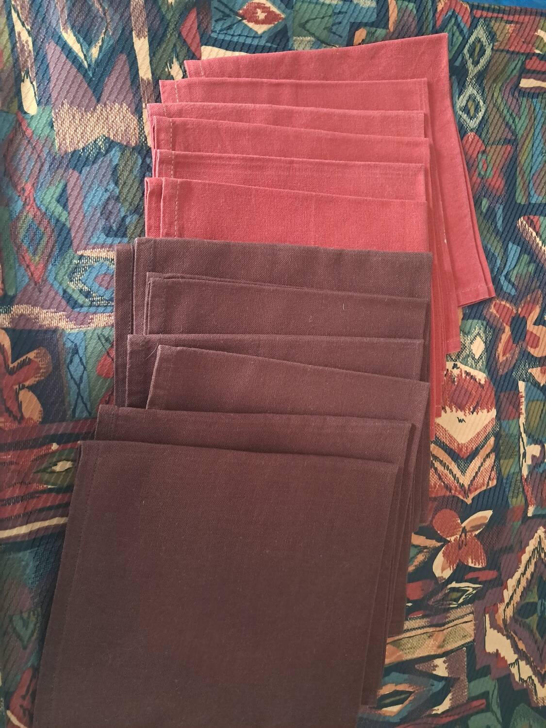 Oval tablecloth for 12 place settings